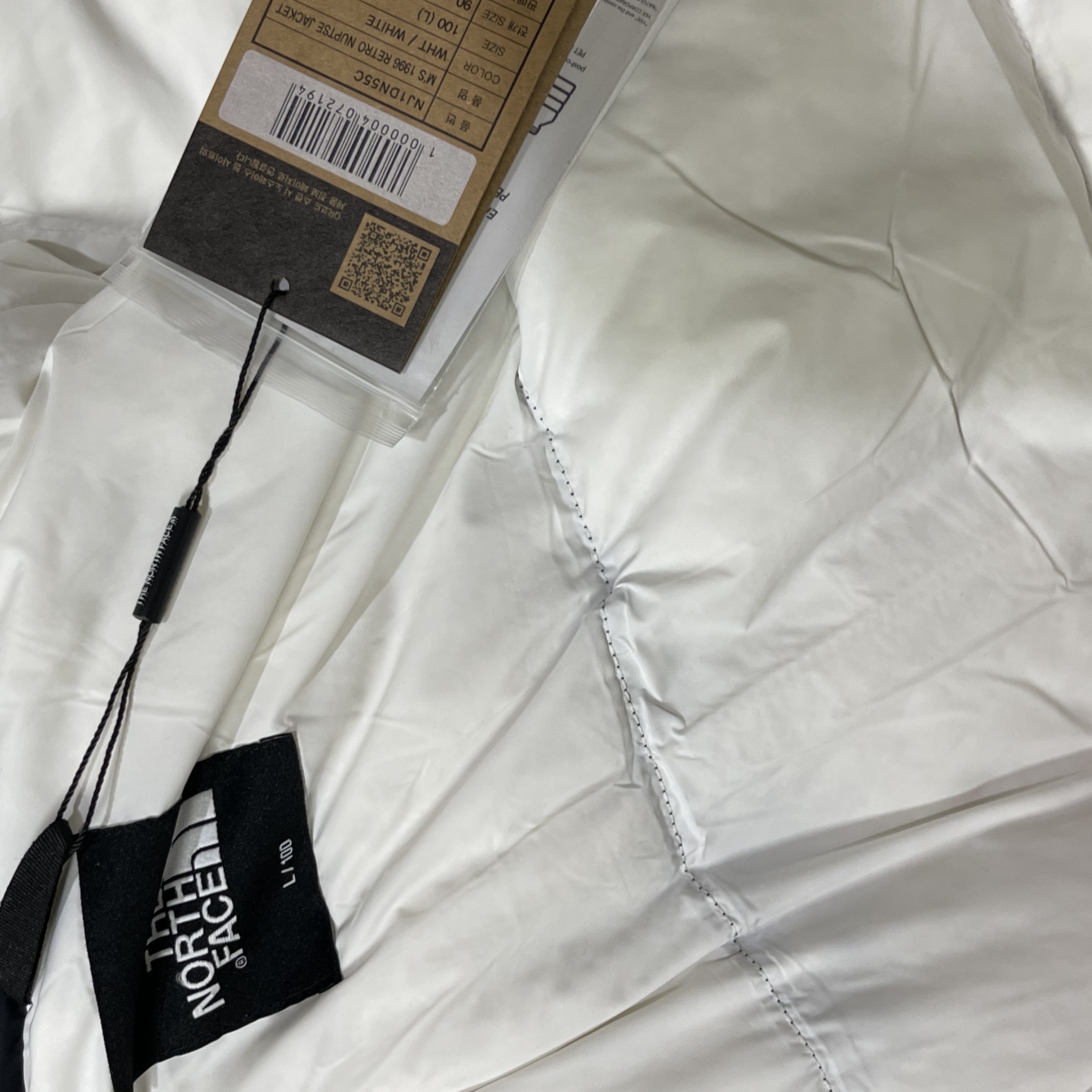 The North Face 1996 Eco Nuptse Jacket White 착용 스타일 - 1