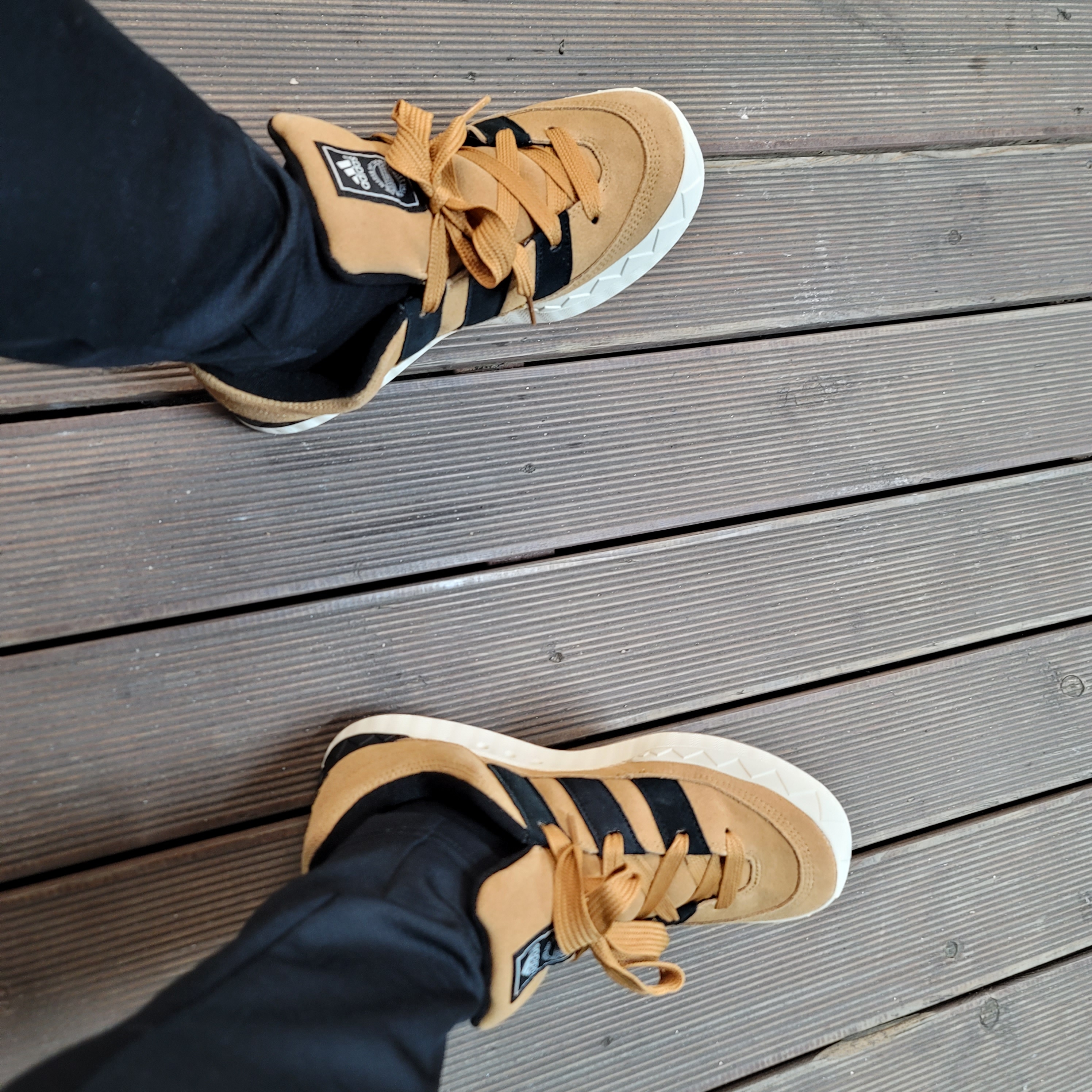 Adidas x Atmos Adimatic OG Shoebox 착용 스타일 - 1