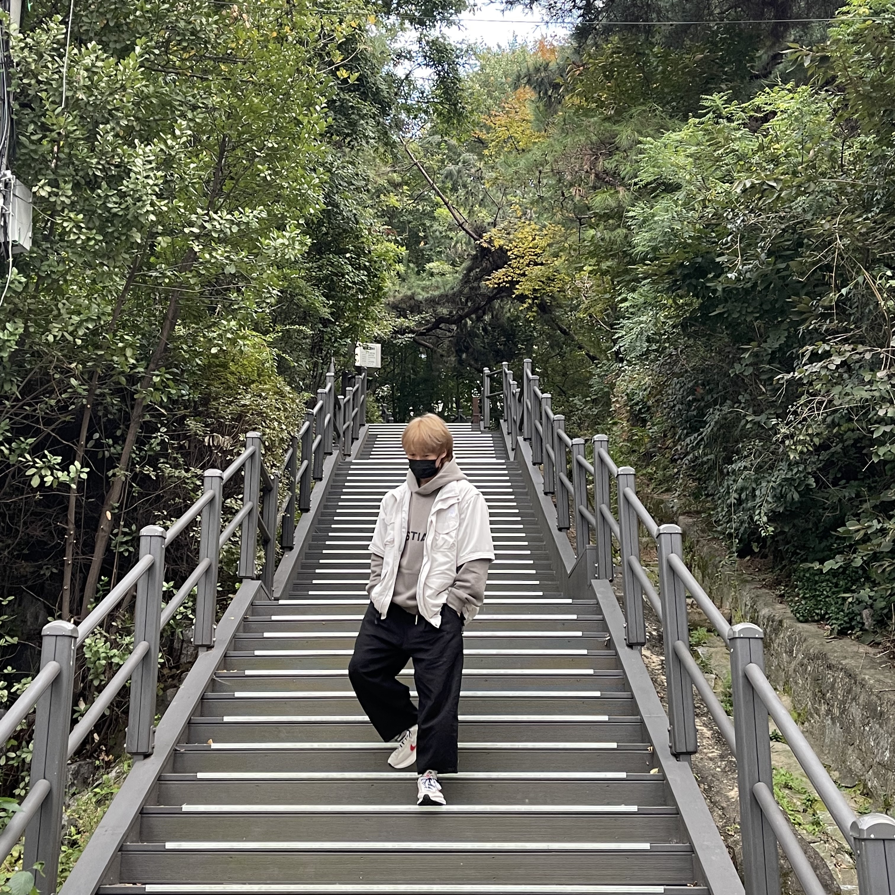 Nike x Sacai VaporWaffle Royal Fuchsia, Supreme x The North Face Trekking Convertible Jacket Stone - 22SS 착용 스타일 - 4