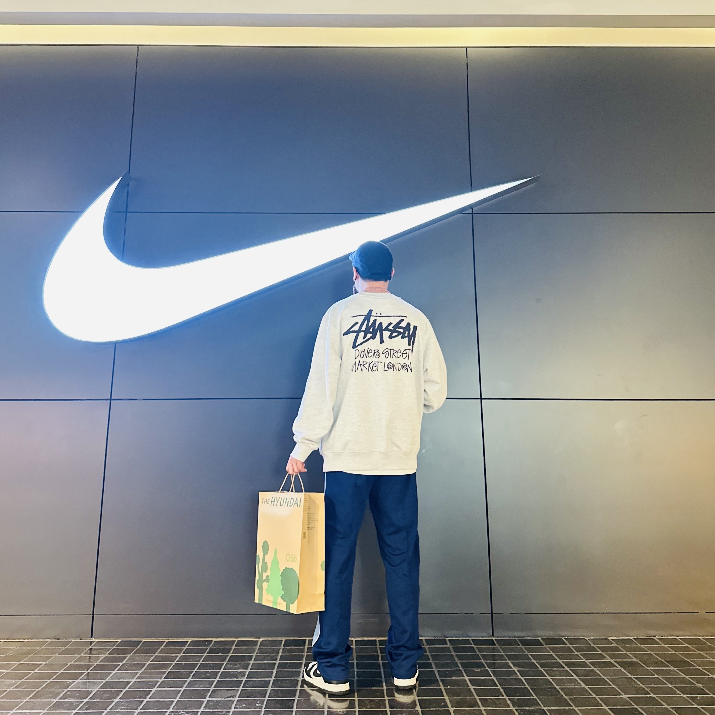 Stussy Stock DSM London Crew Ash Heather 2021, IAB Studio Track Pants Navy - 21SS 착용 스타일 - 2