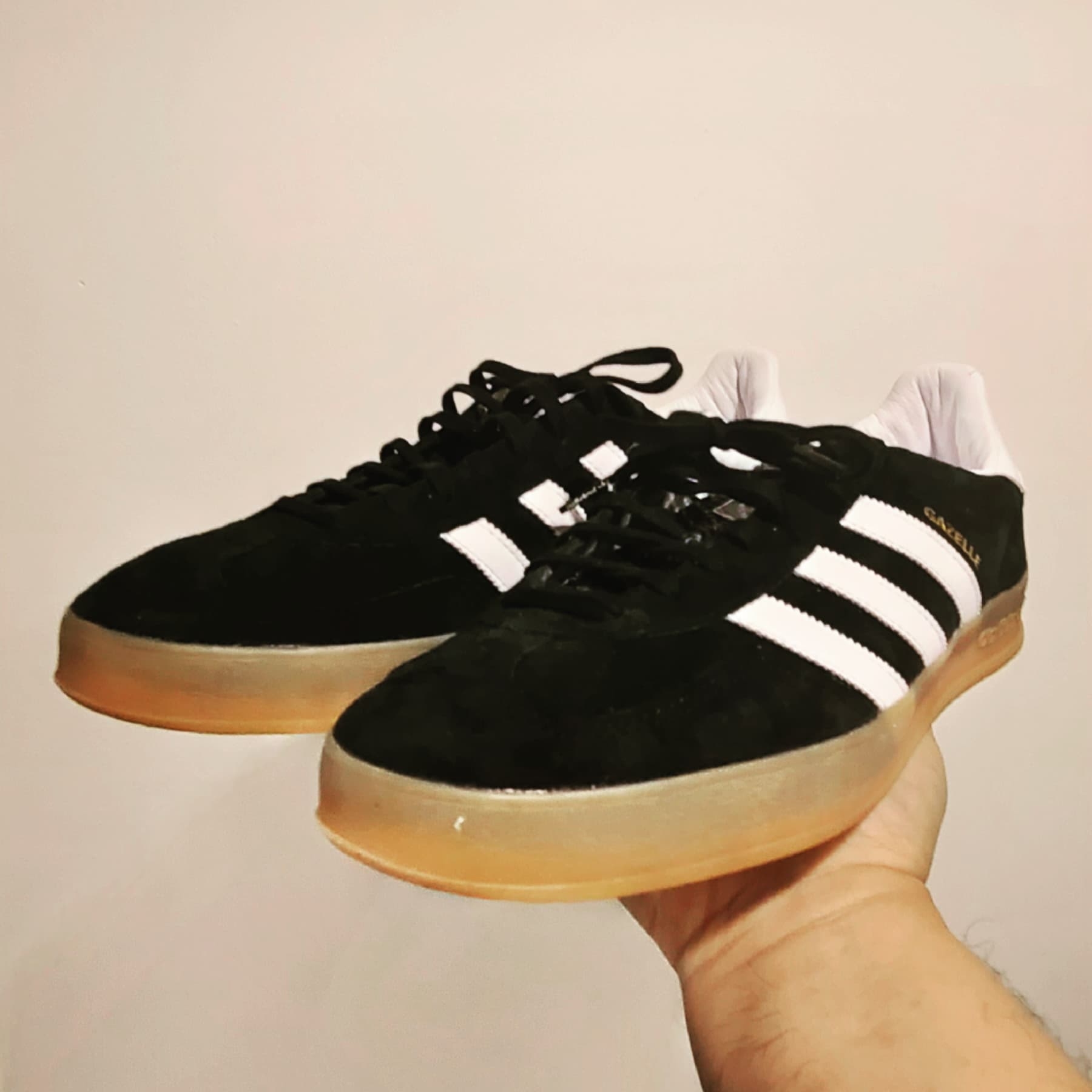Adidas Gazelle Indoor Core Black 착용 스타일