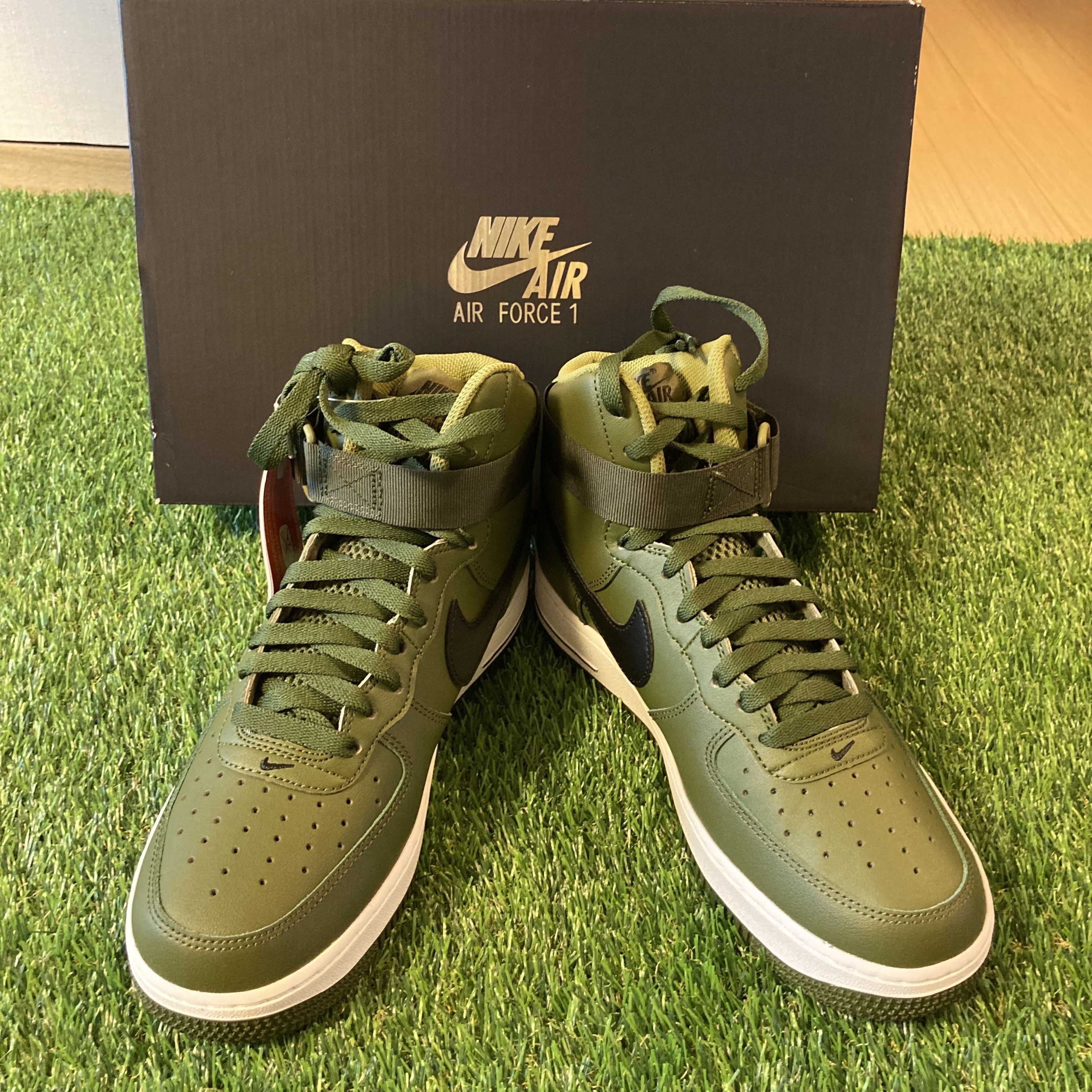 Nike Air Force 1 High '07 LV8 Hoops Rough Green 착용 스타일 - 1