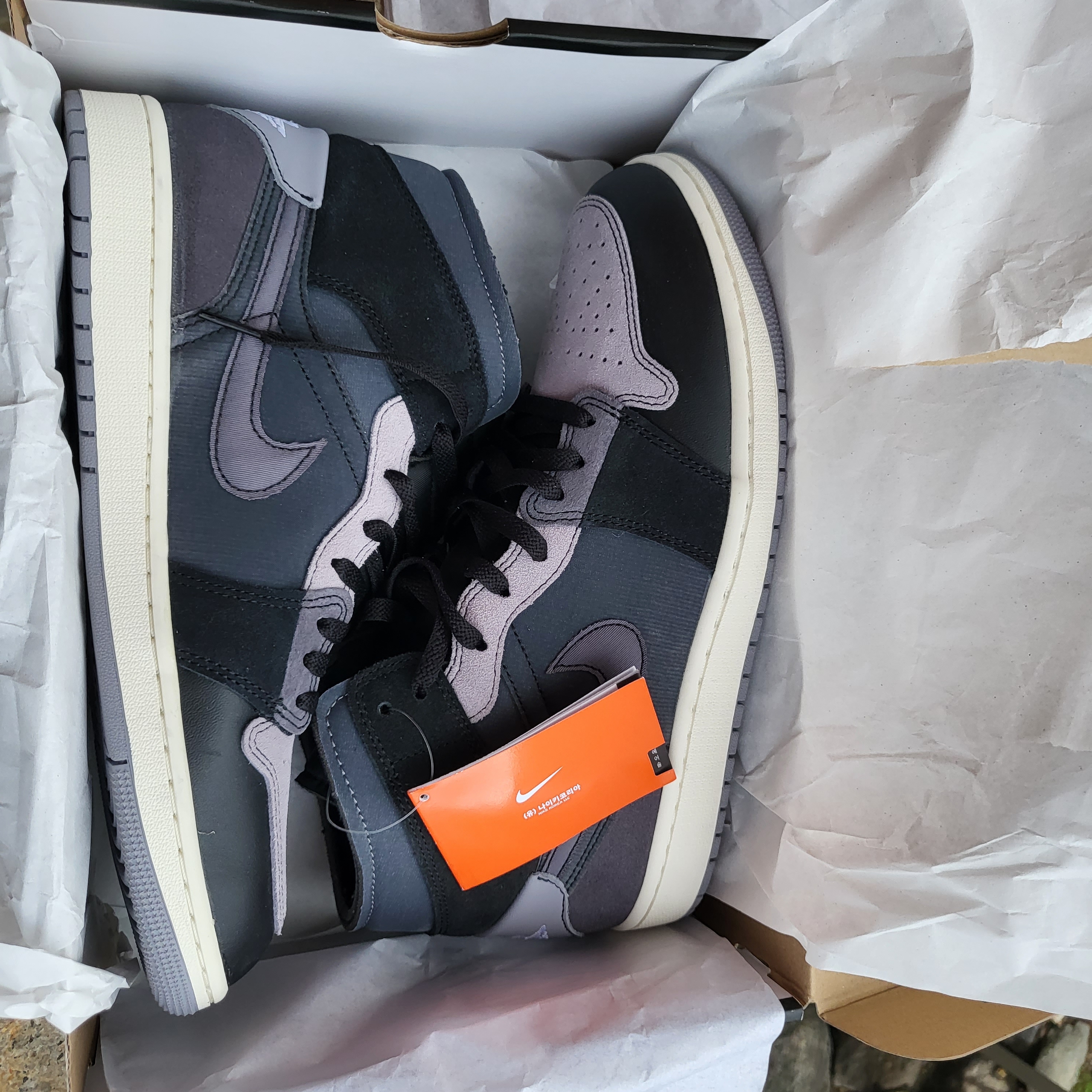 Jordan 1 Mid SE Craft Black Cement Grey 착용 스타일 - 1