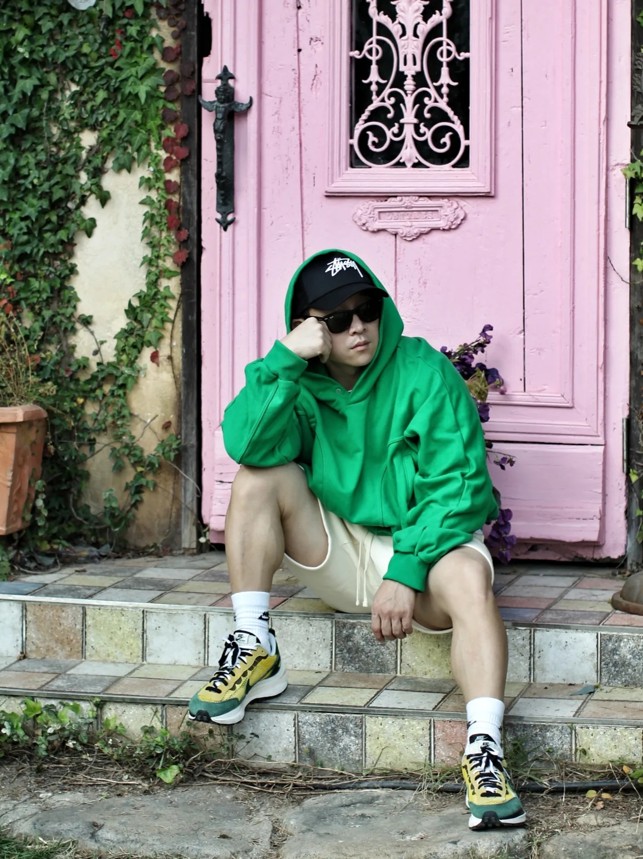 Nike x Sacai VaporWaffle Tour Yellow & Gorge Green Sail, Essentials Sweatshorts Cream - 21SS 착용 스타일 - 3