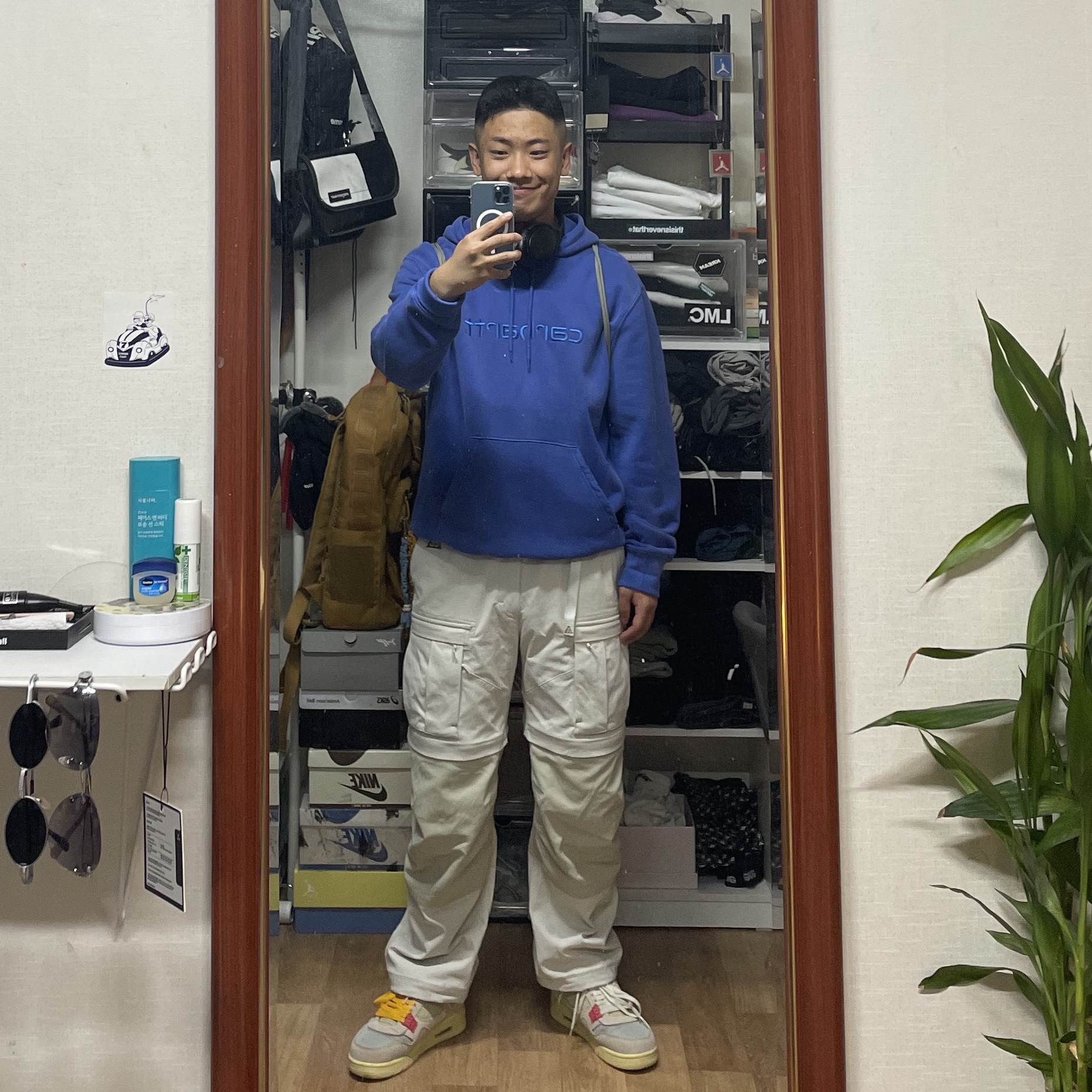 Nike ACG Smith Summit Cargo Pants Light Bone - Asia, Jordan 4 x Union Retro Guava Ice 착용 스타일 - 2