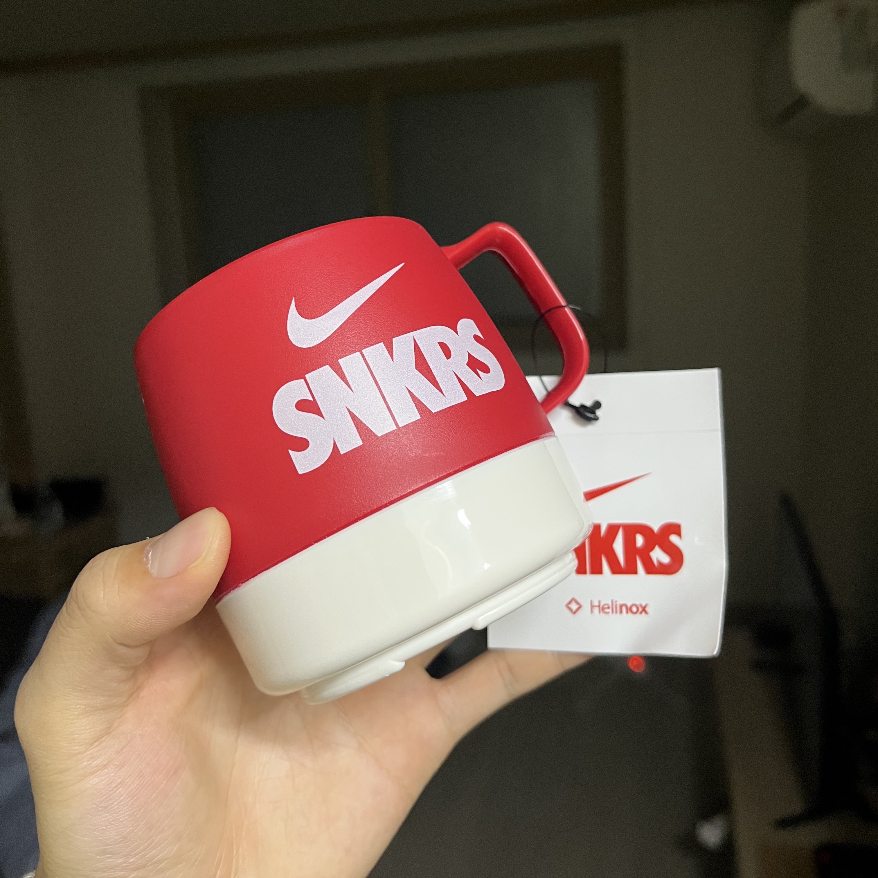 Helinox x Nike SNKRS Lounge Souvenir Dinex Mug Red White 착용 스타일