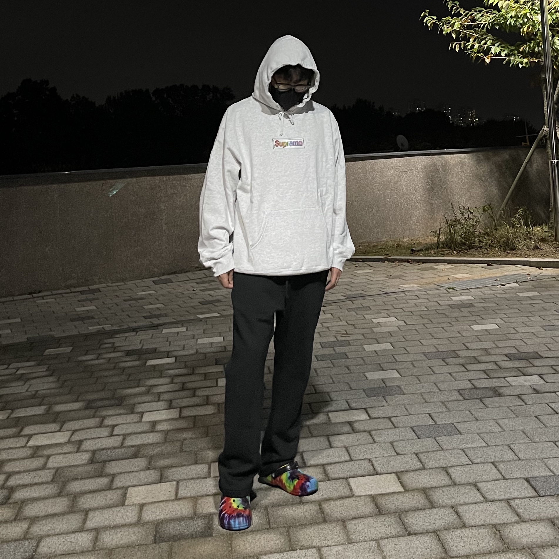 Supreme Bling Box Logo Hooded Sweatshirt Ash Grey - 22SS, Essentials The Core Collection Relaxed Sweatpants Stretch Limo 착용 스타일 - 1