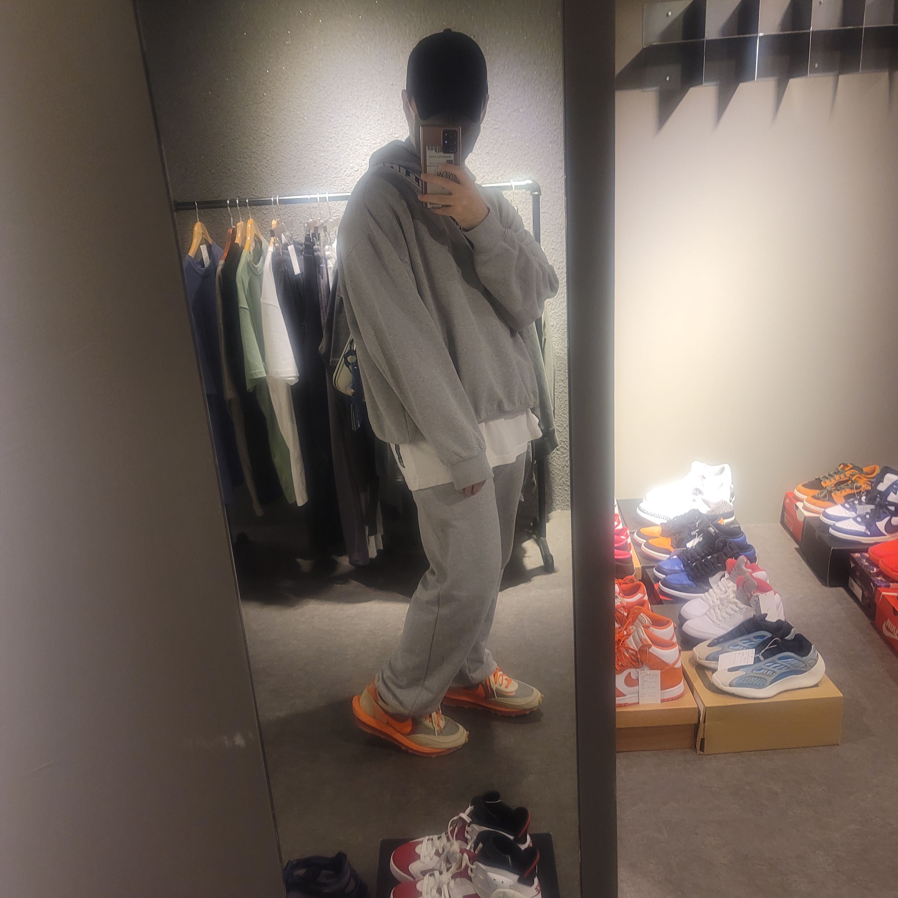Nike x Sacai x Clot LDWaffle Orange Blaze, Off-White x Amore Pacific Protection Box (Without Cosmetics) 착용 스타일