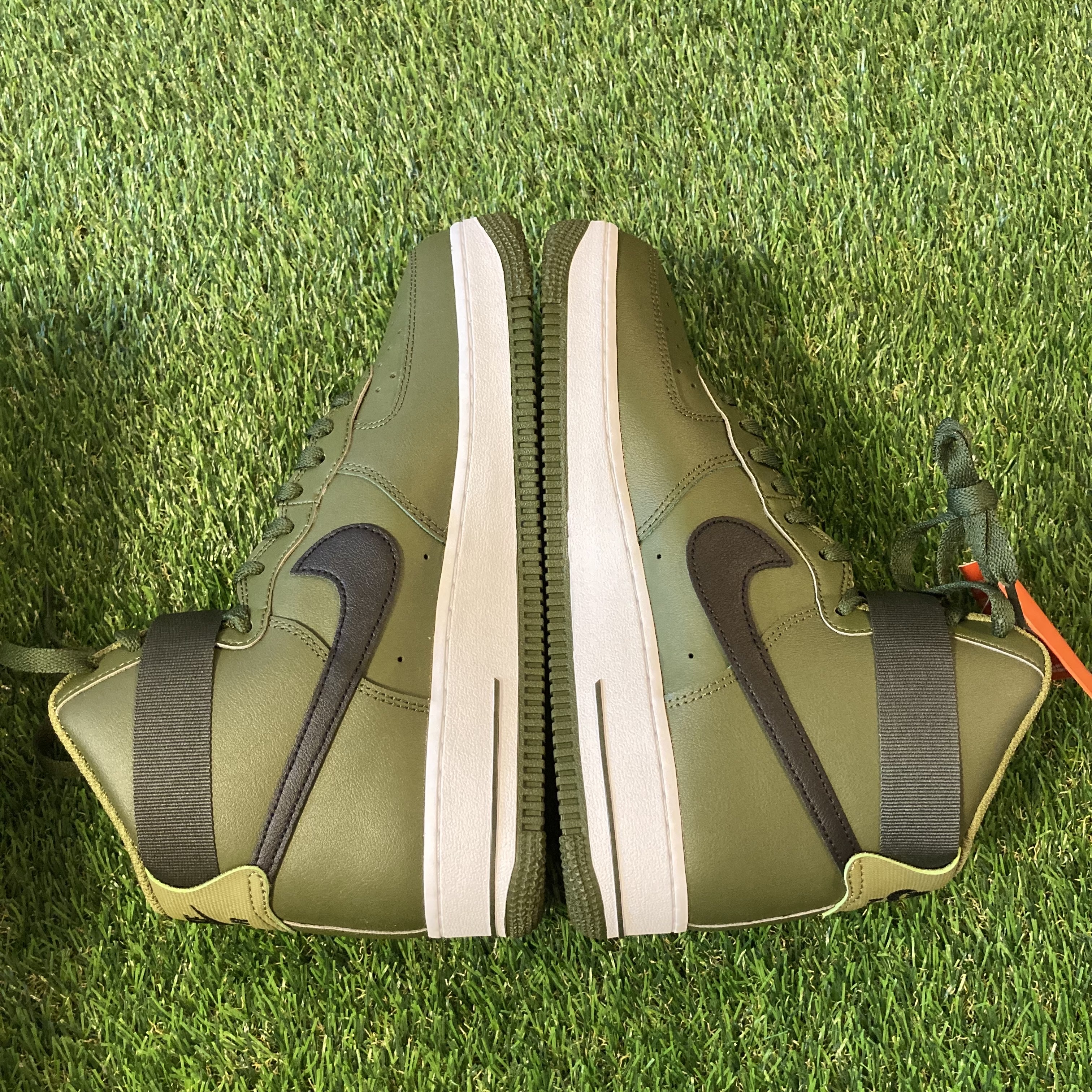 Nike Air Force 1 High '07 LV8 Hoops Rough Green 착용 스타일 - 2