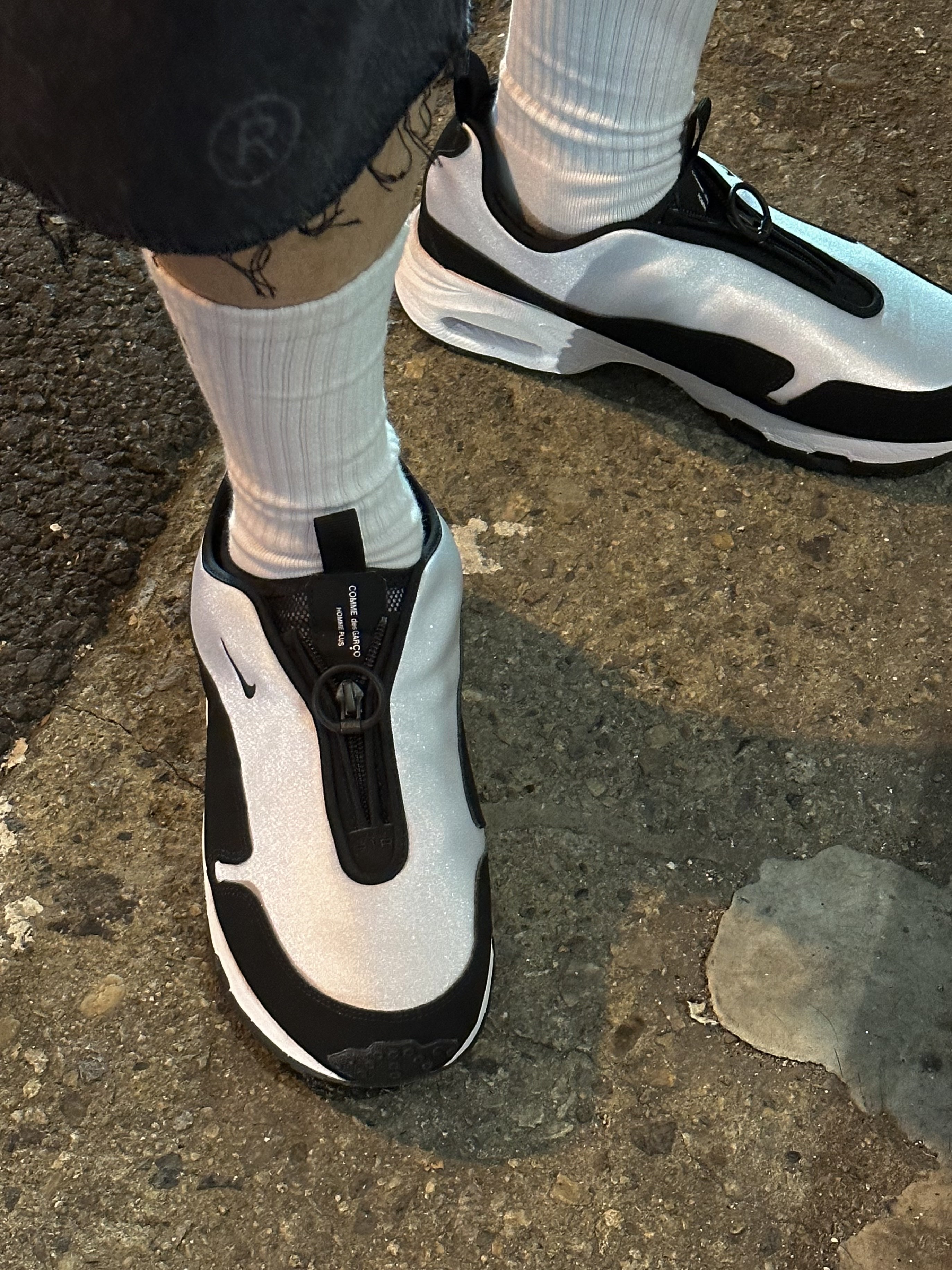 Nike x Comme des Garcons Homme Plus Air Max Sunder SP White Black, Stussy Small Stock Crew Socks White (3 Pack) 착용 스타일 - 4