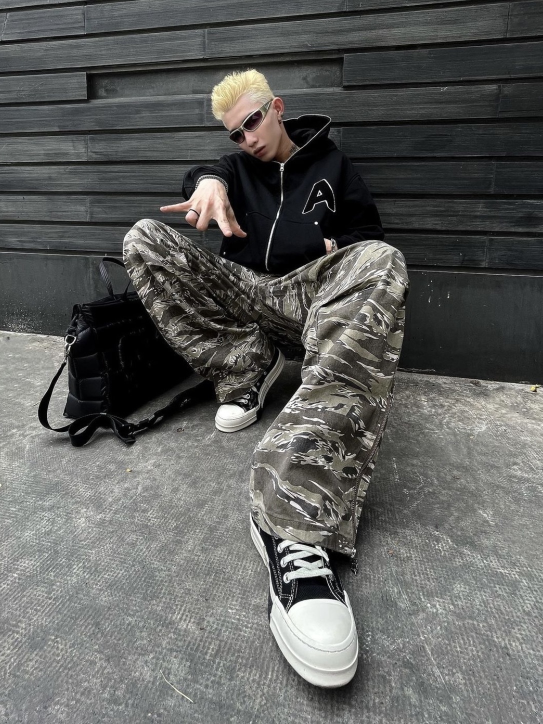 Converse x Drkshdw Turbodrk Chuck 70 Hi Black Lacquered Denim 착용 스타일 - 5
