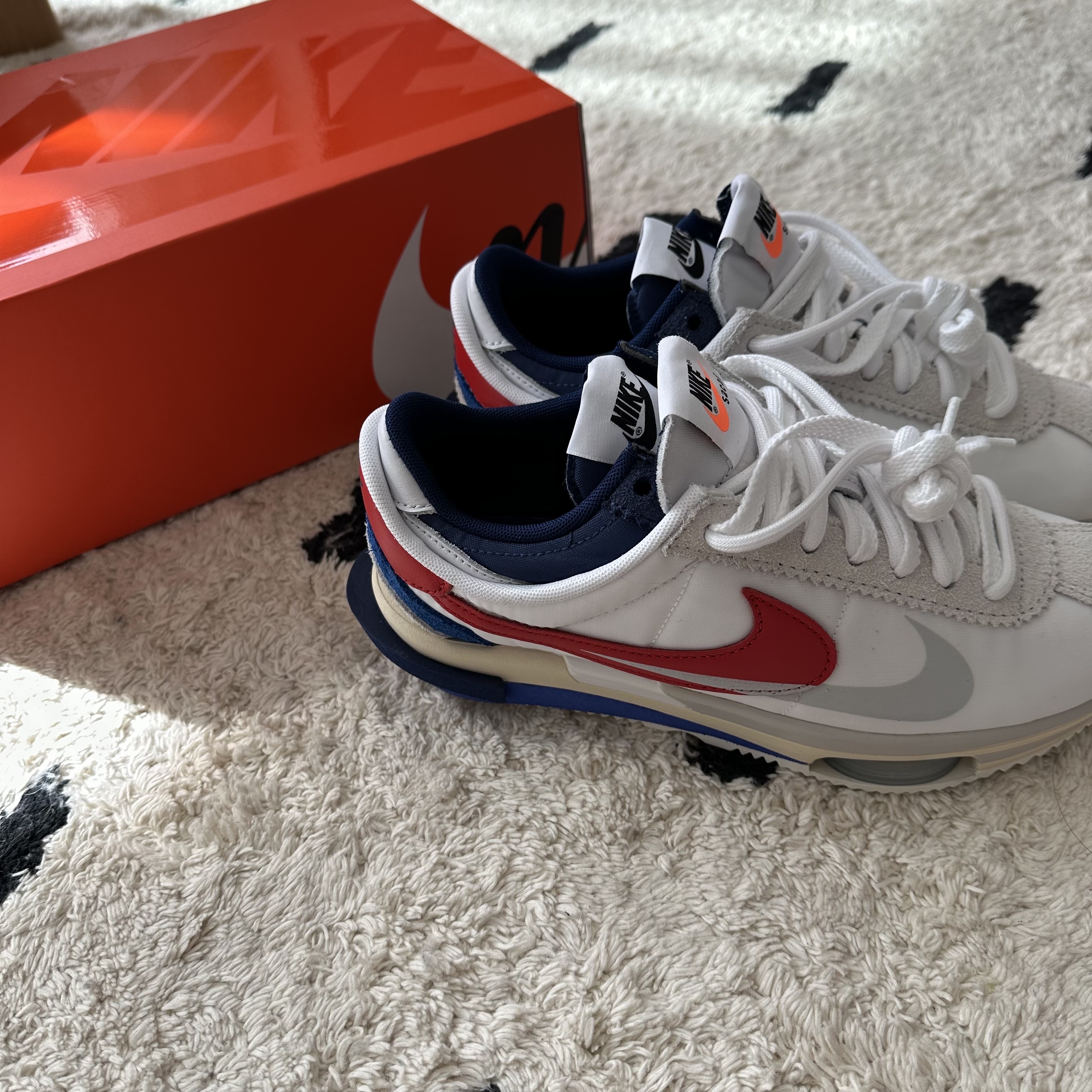 Nike x Sacai Zoom Cortez SP White and University Red 착용 스타일
