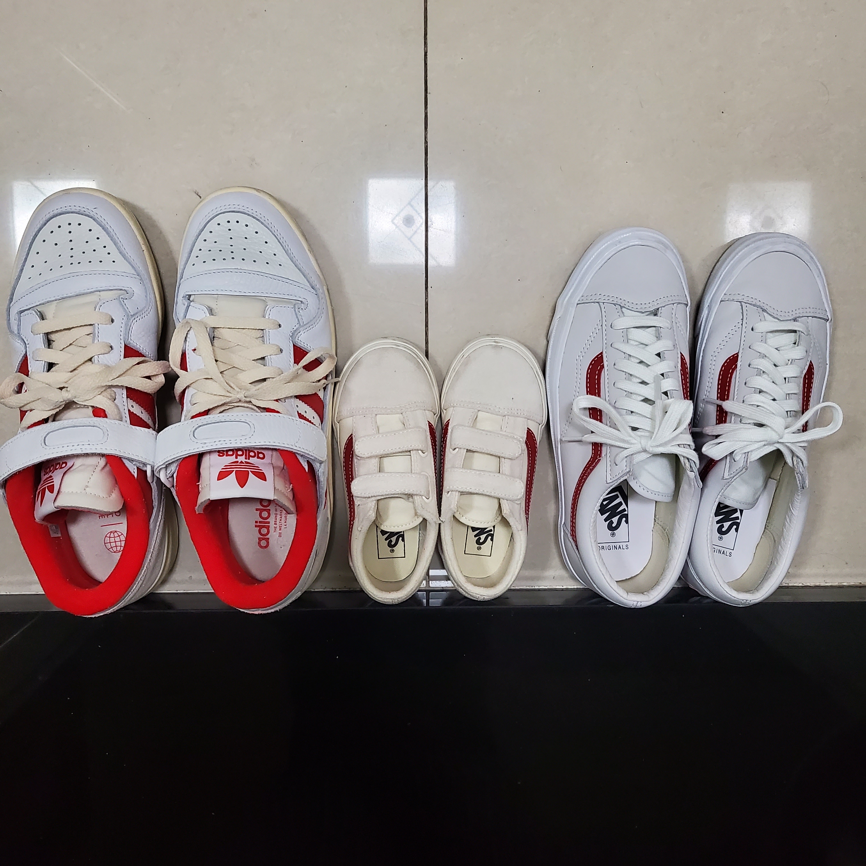 Adidas Forum 84 Low Vivid Red, Vans Vault OG Style 36 LX Red 착용 스타일