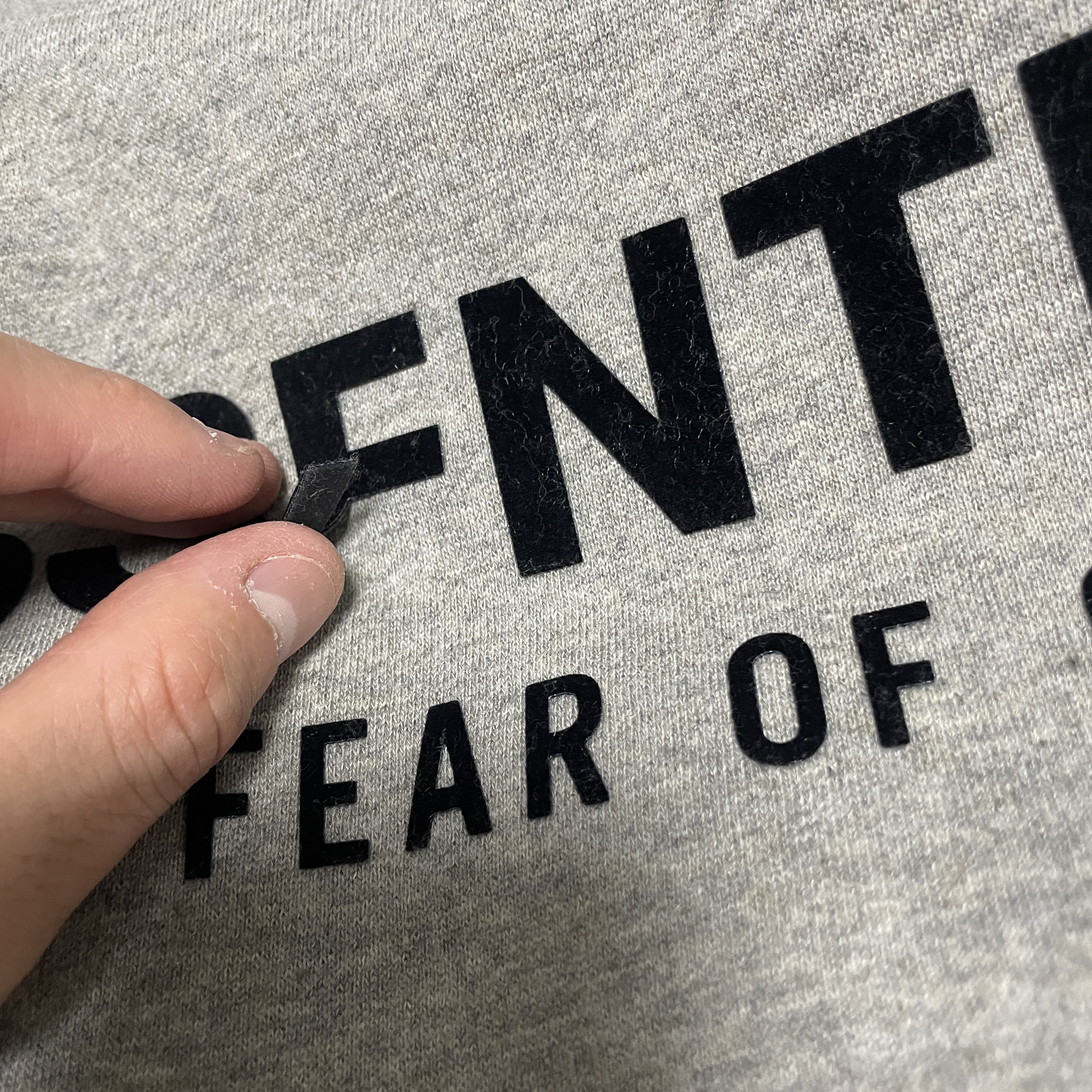 Essentials The Core Collection Hoodie Dark Oatmeal 착용 스타일 - 1