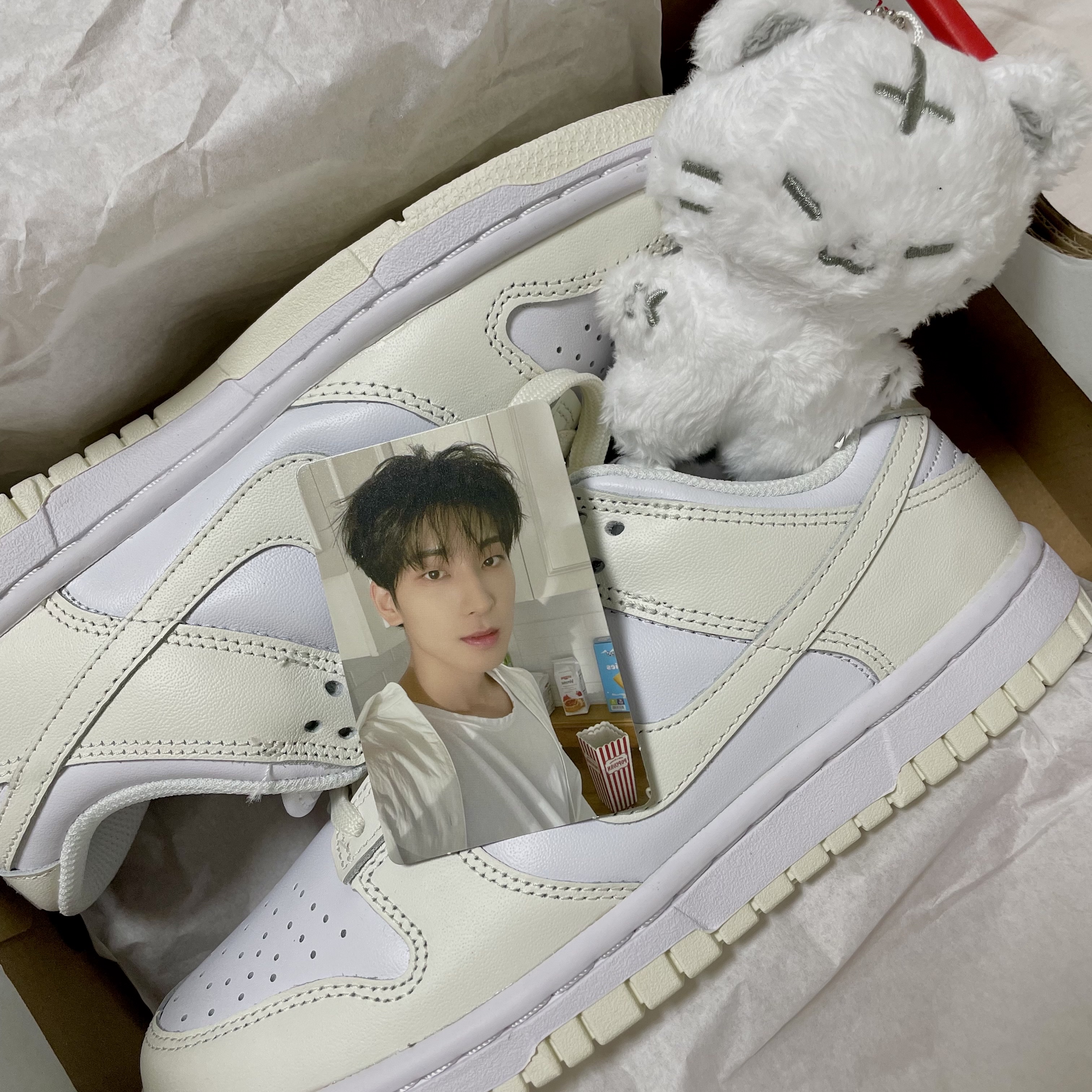 (W) Nike Dunk Low White and Sail 착용 스타일 - 1