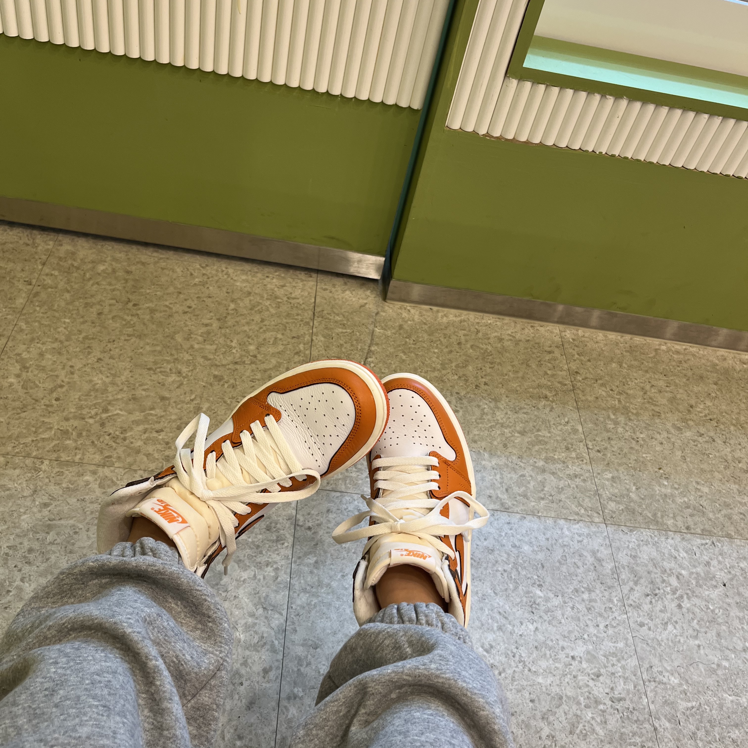 (W) Jordan 1 Retro High OG Starfish 착용 스타일