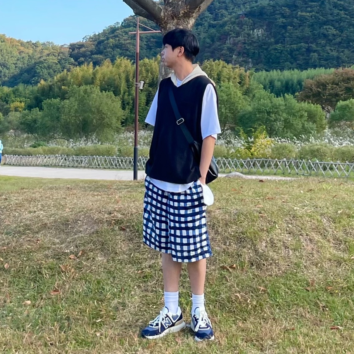 New Balance 574 Legacy Navy, Uniqlo x Marni Wide Fit Boxy Short Pants Pattern Blue 착용 스타일
