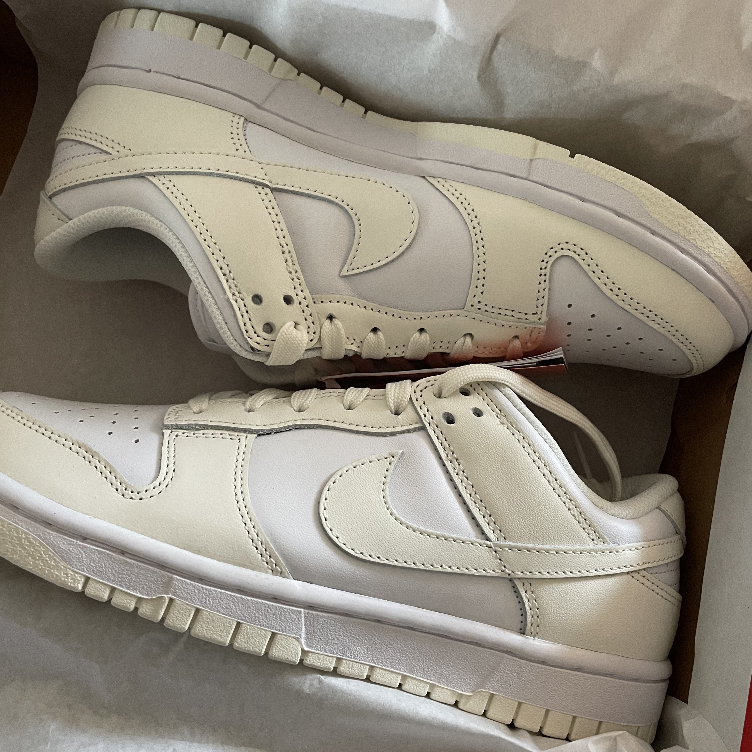 (W) Nike Dunk Low White and Sail 착용 스타일