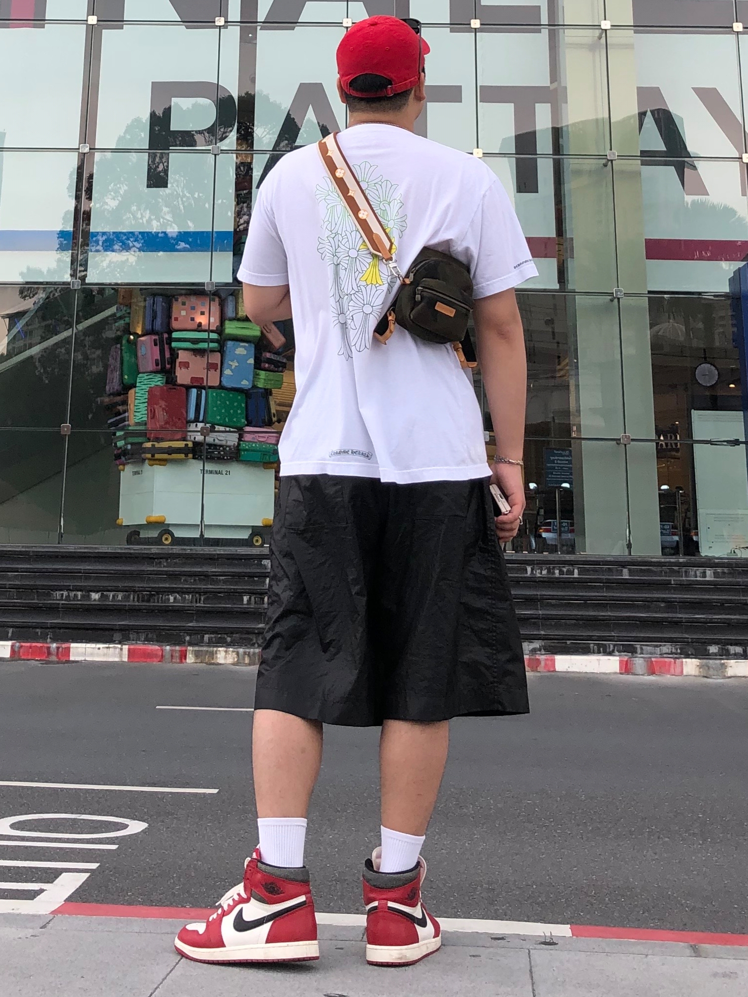 Chrome Hearts Cemetery T-Shirt White, Jordan 1 Retro High OG Chicago 2022 착용 스타일