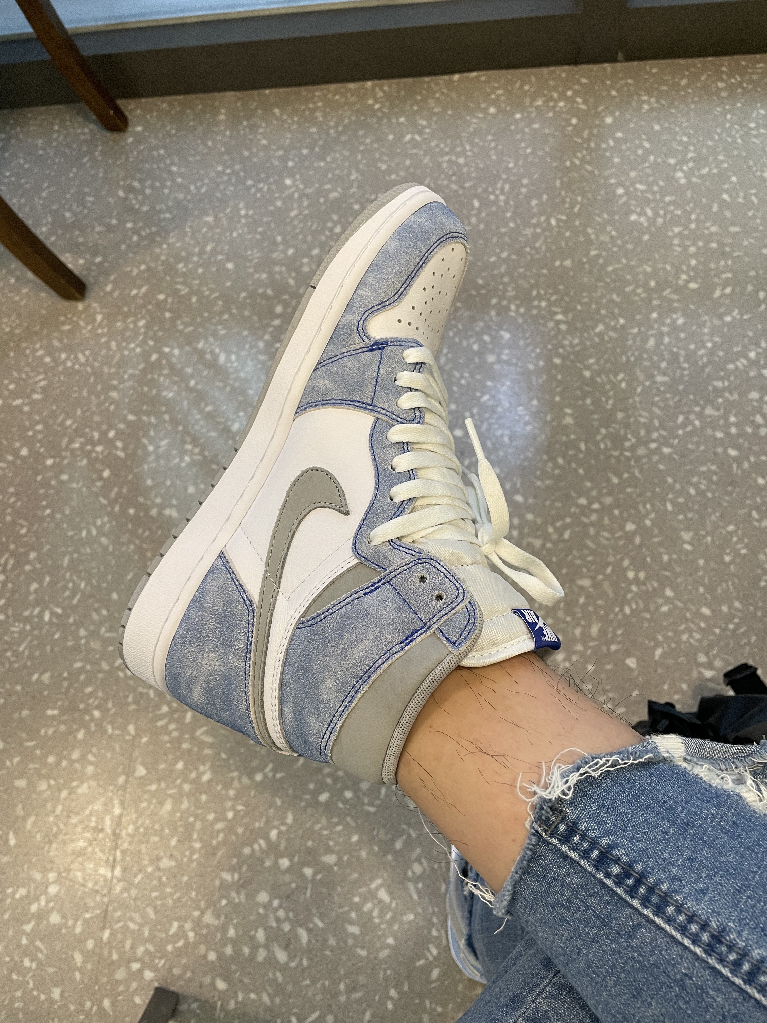 Jordan 1 Retro High OG Hyper Royal 착용 스타일 - 2