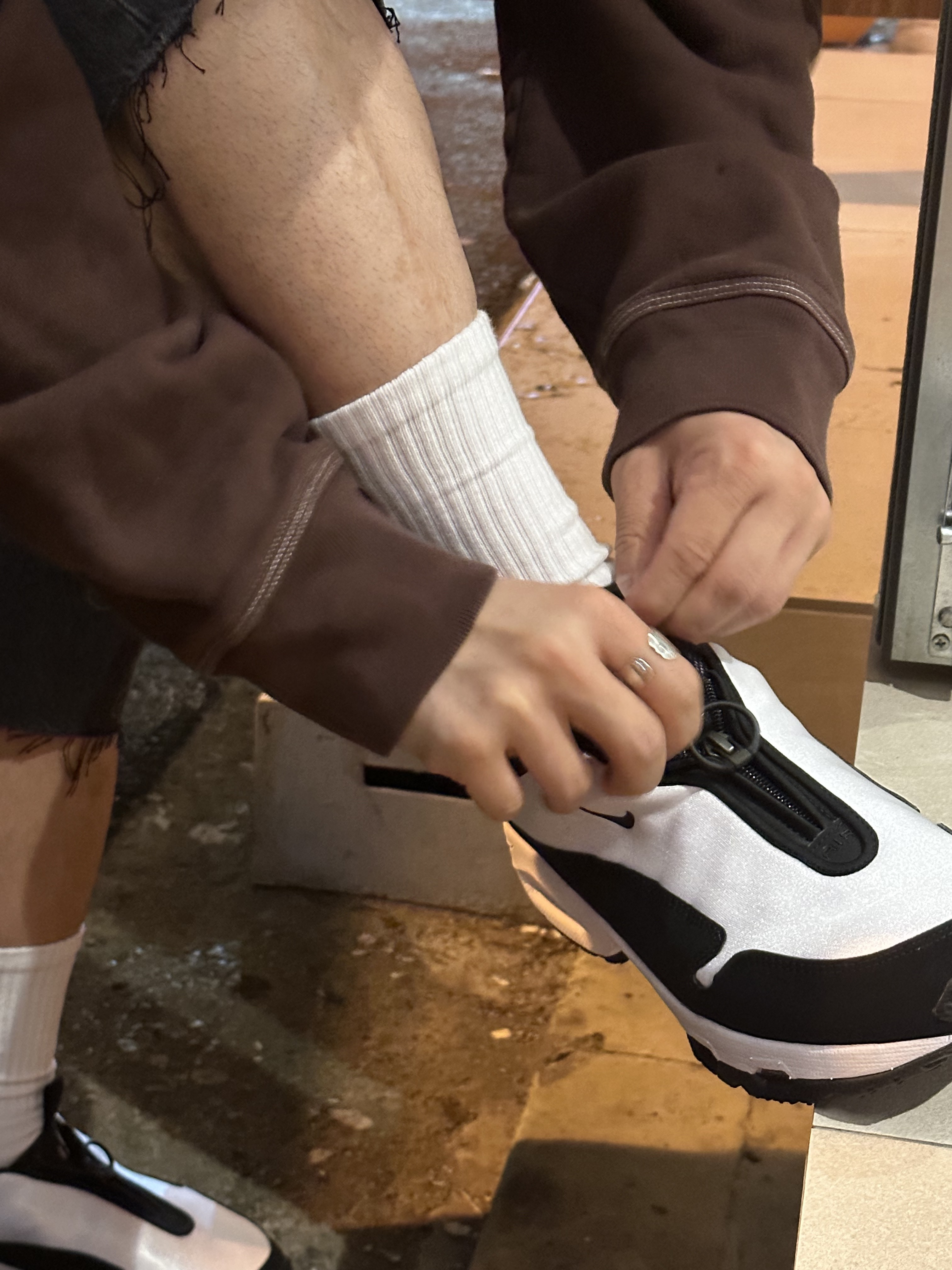 Nike x Comme des Garcons Homme Plus Air Max Sunder SP White Black, Stussy Small Stock Crew Socks White (3 Pack) 착용 스타일 - 3