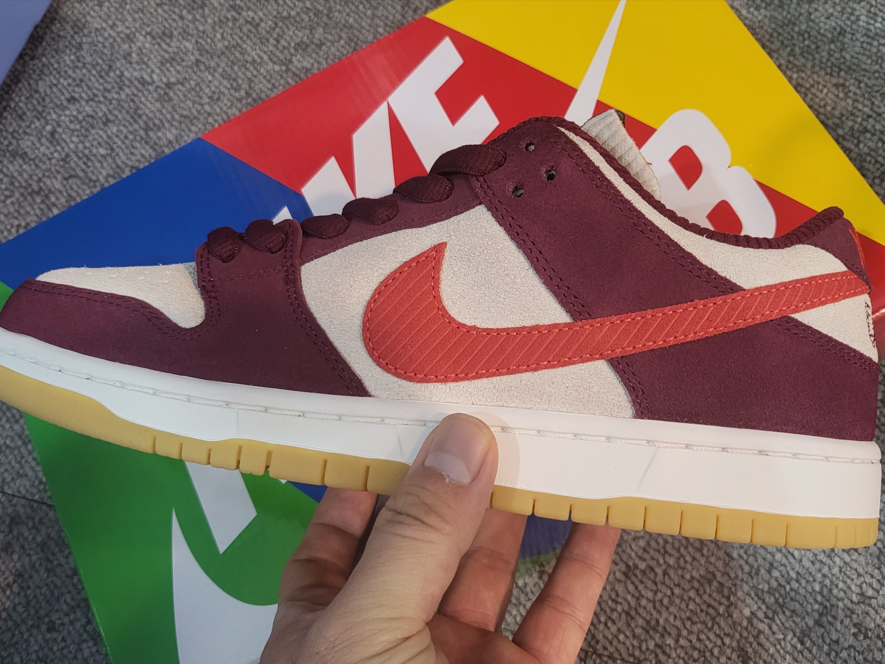Nike x Skate Like a Girl SB Dunk Low QS Barely Rose 착용 스타일 - 1