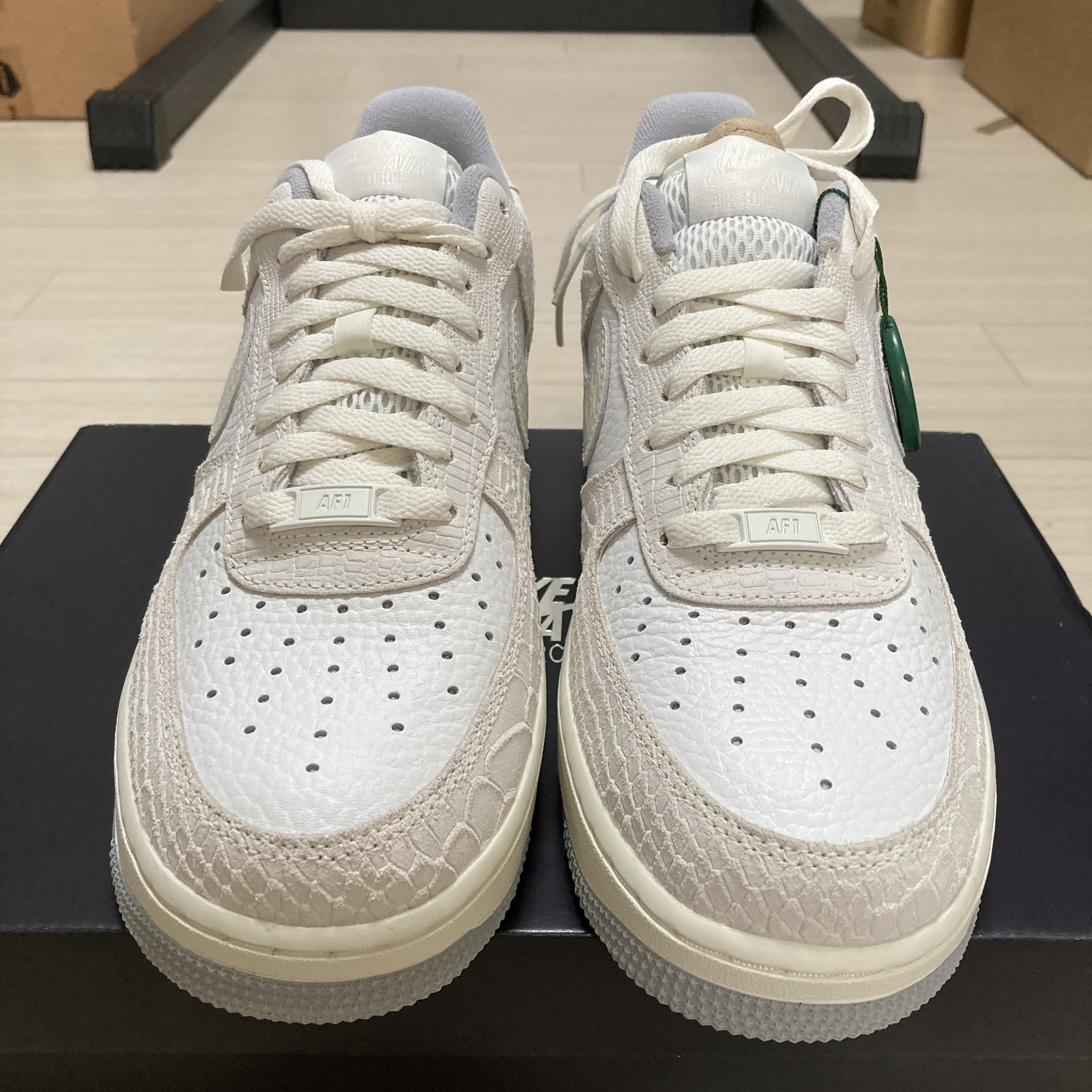 (W) Nike Air Force 1 Low '07 White Python 착용 스타일 - 1