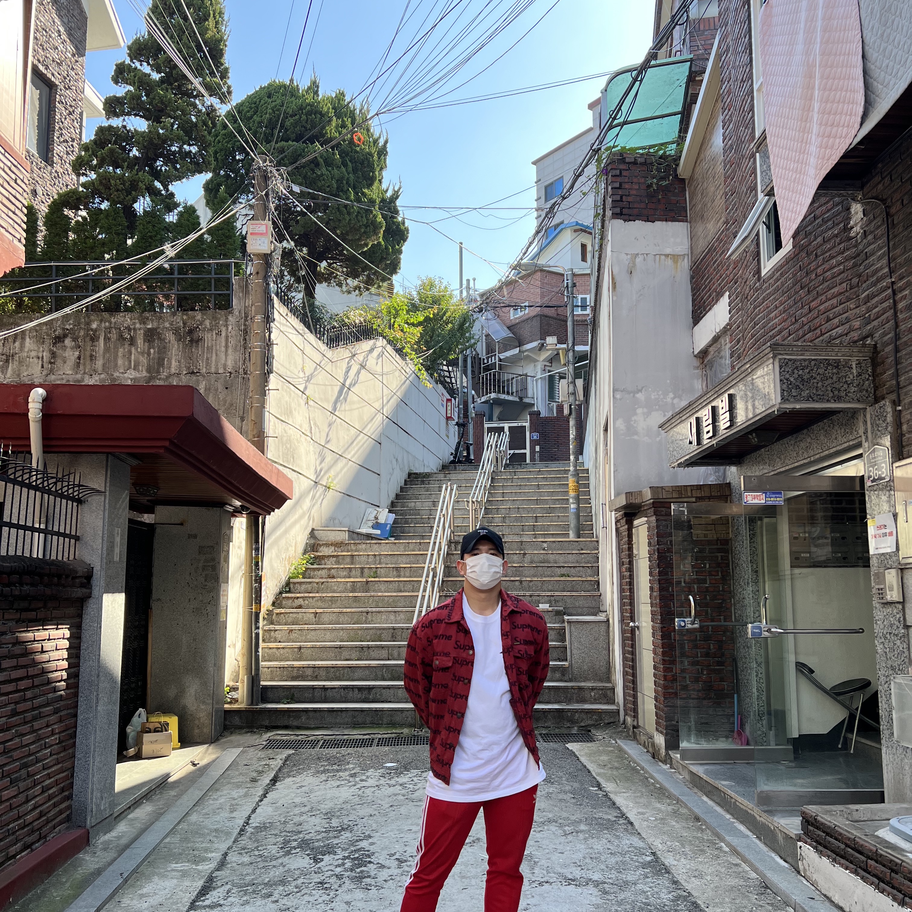 Supreme Frayed Logos Denim Trucker Jacket Red - 21SS 착용 스타일