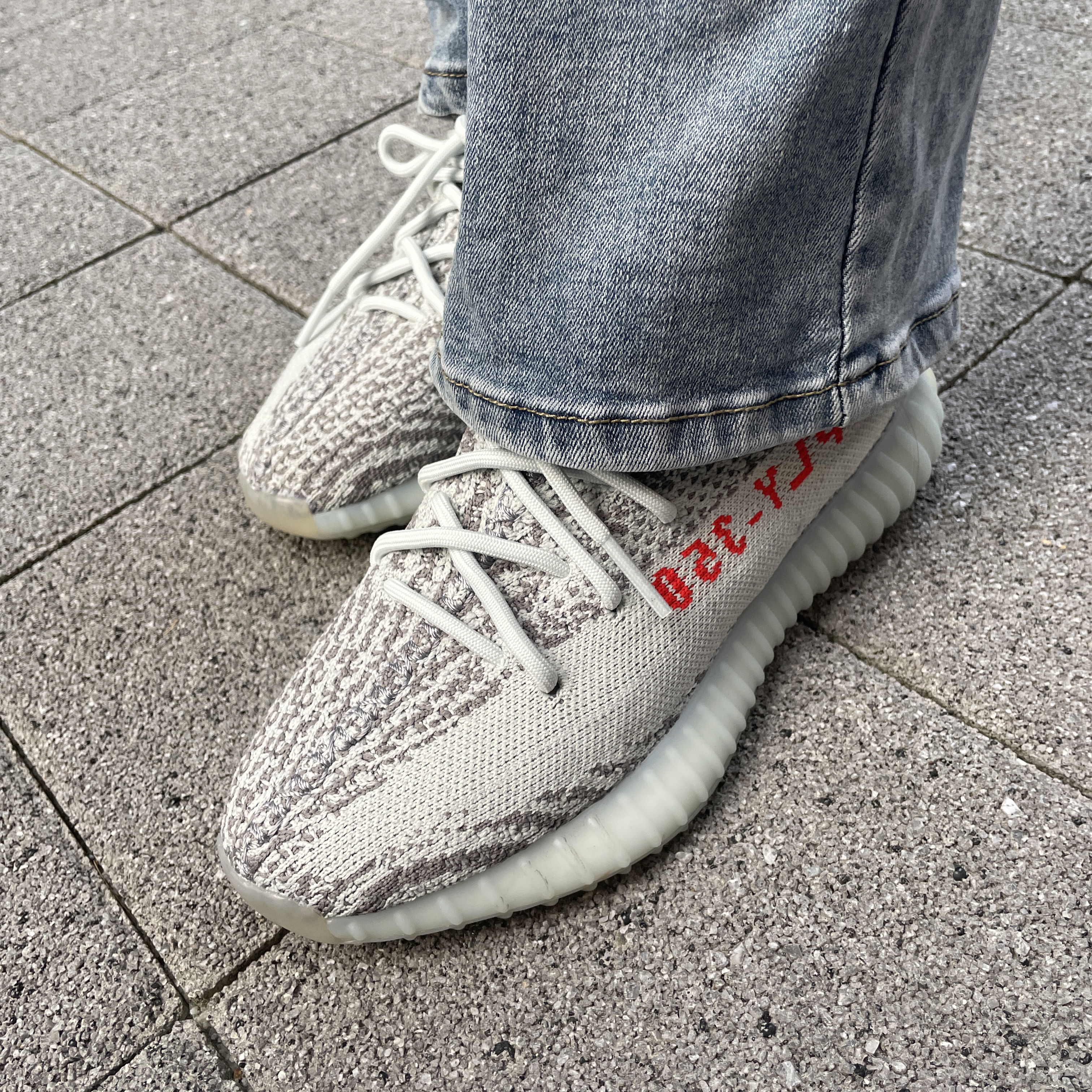 Adidas Yeezy Boost 350 V2 Blue Tint 2017 착용 스타일 - 2