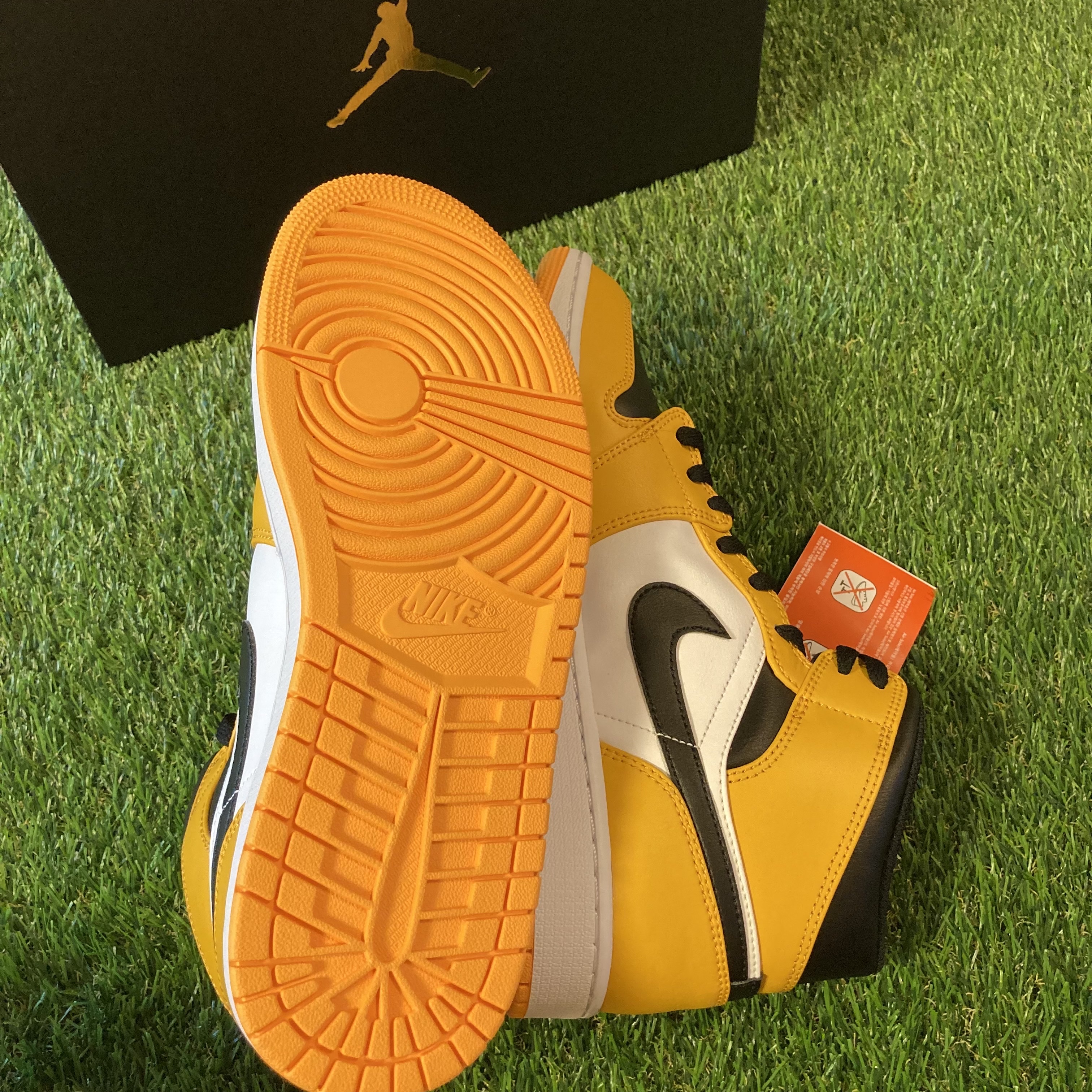Jordan 1 Mid Taxi 착용 스타일 - 3