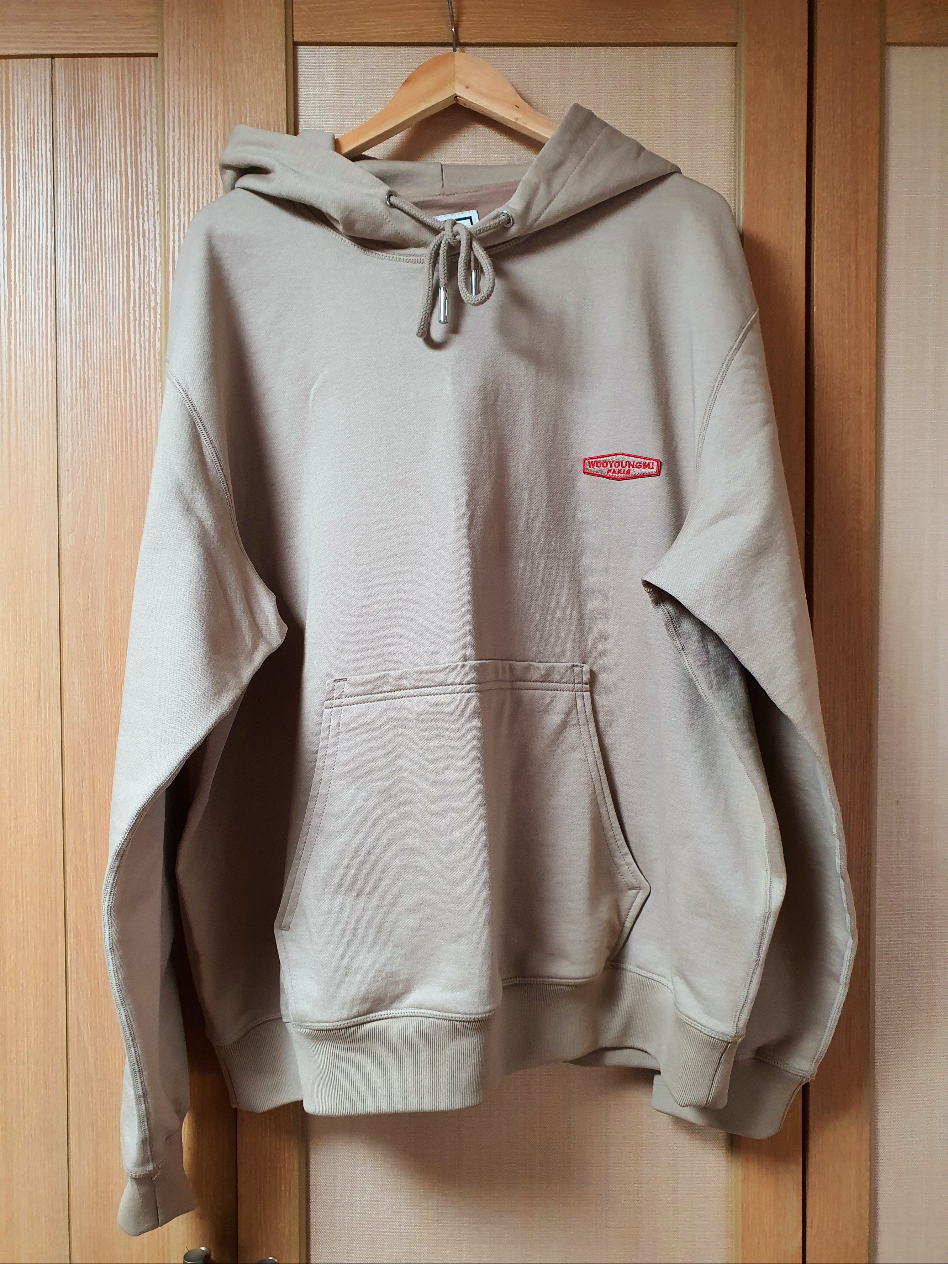 Wooyoungmi Red Back Logo Hooded Sweatshirt Beige - 22SS 착용 스타일