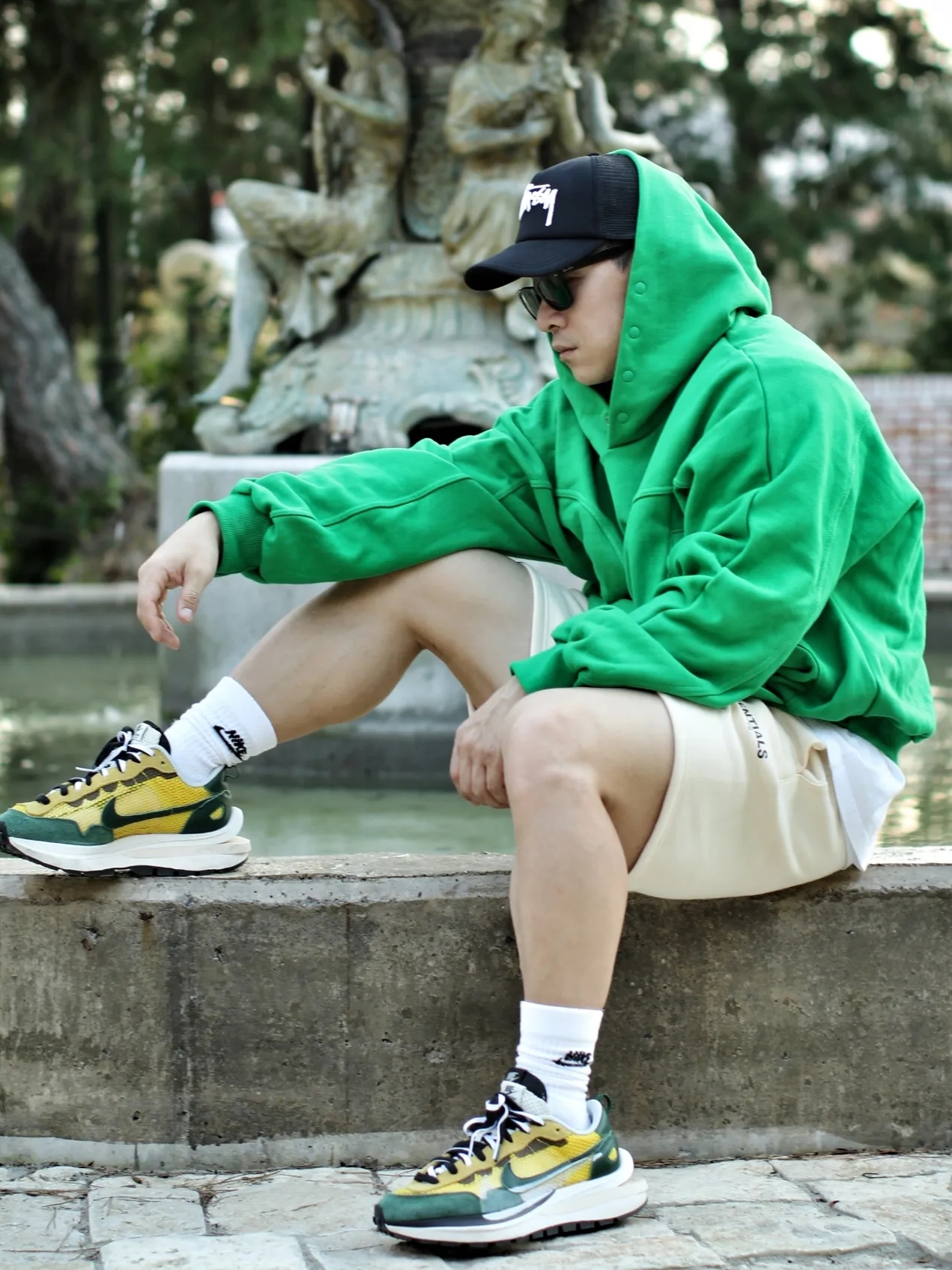 Nike x Sacai VaporWaffle Tour Yellow & Gorge Green Sail, Essentials Sweatshorts Cream - 21SS 착용 스타일 - 4