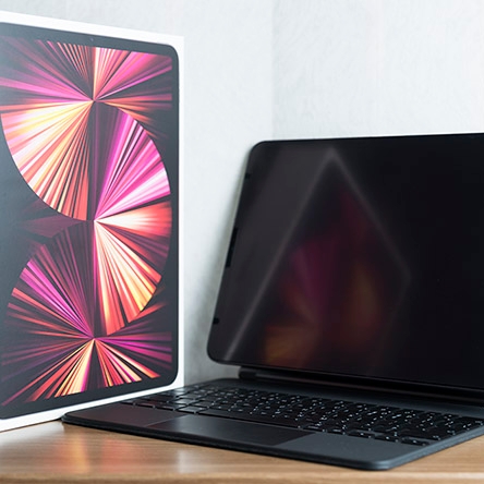 Apple iPad Pro 5th Gen 12.9-inch Wifi 2TB Space Gray (Korean Ver.) 착용 스타일