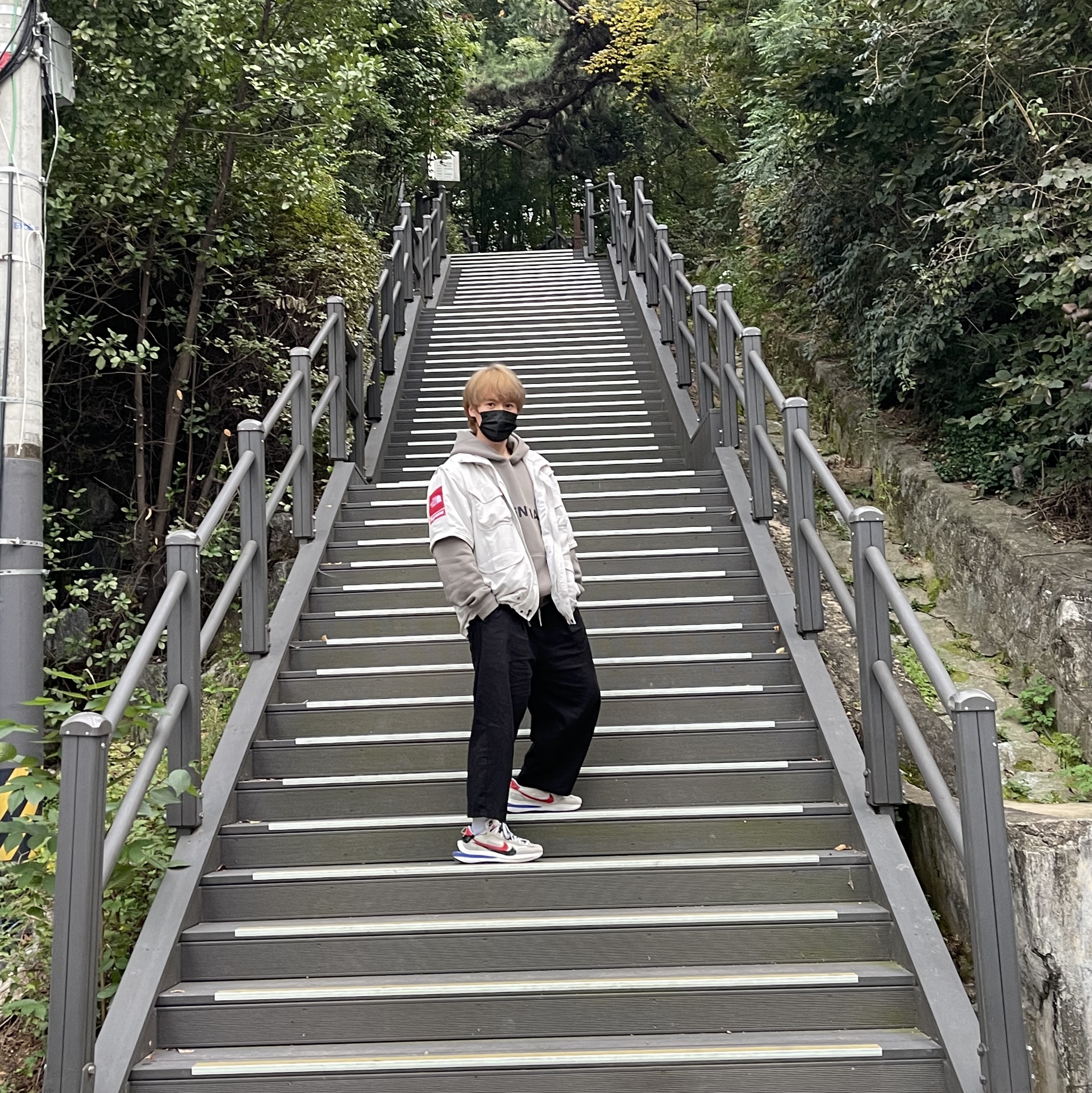 Nike x Sacai VaporWaffle Royal Fuchsia, Supreme x The North Face Trekking Convertible Jacket Stone - 22SS 착용 스타일 - 2