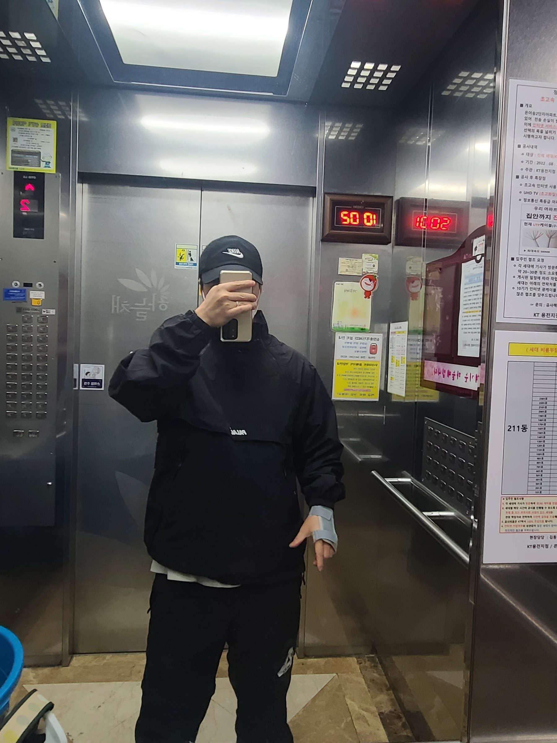 Palace Zip Off Gilet Jacket Black - 22SS, Palace Zip Off Bottoms Black - 22SS 착용 스타일