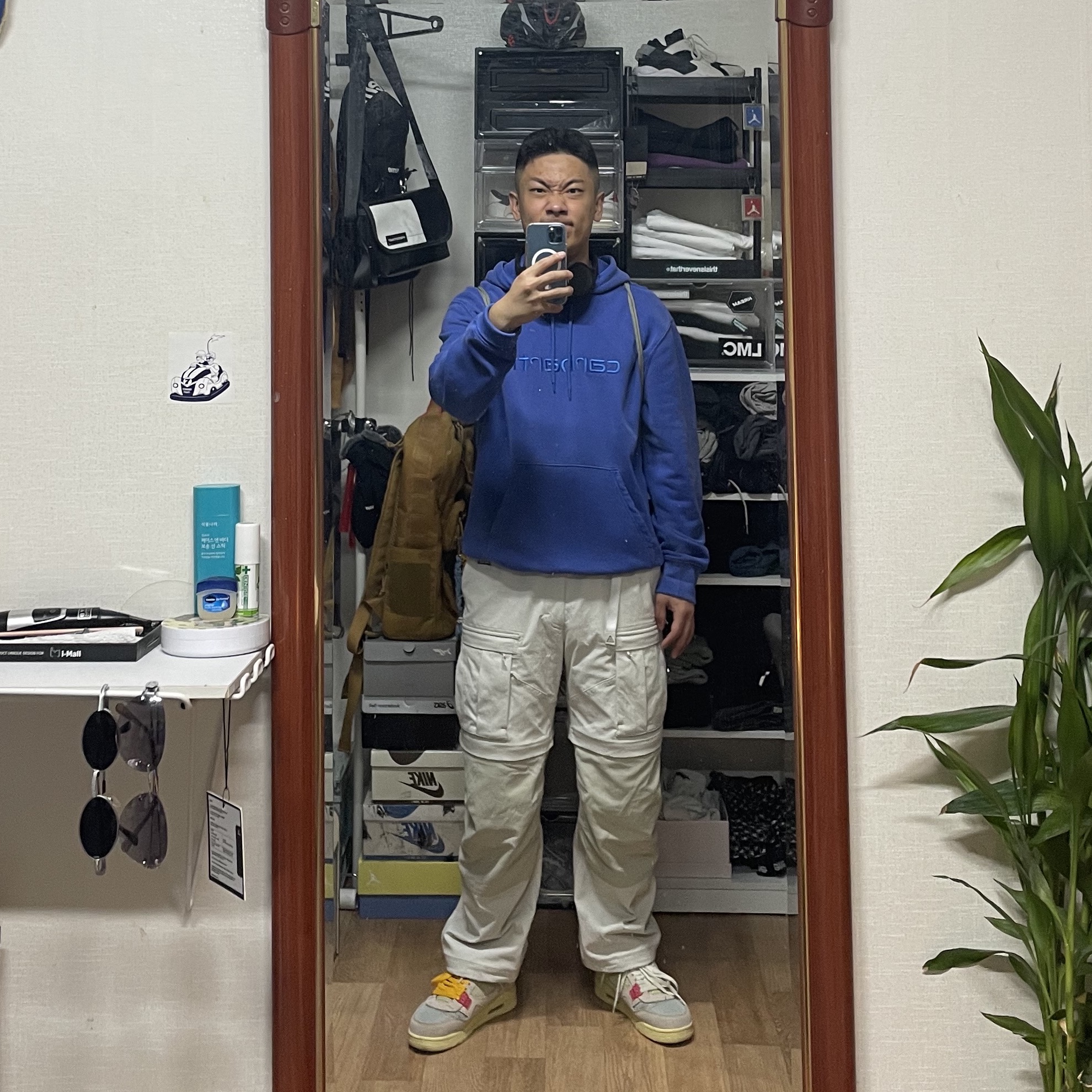 Nike ACG Smith Summit Cargo Pants Light Bone - Asia, Jordan 4 x Union Retro Guava Ice 착용 스타일 - 1