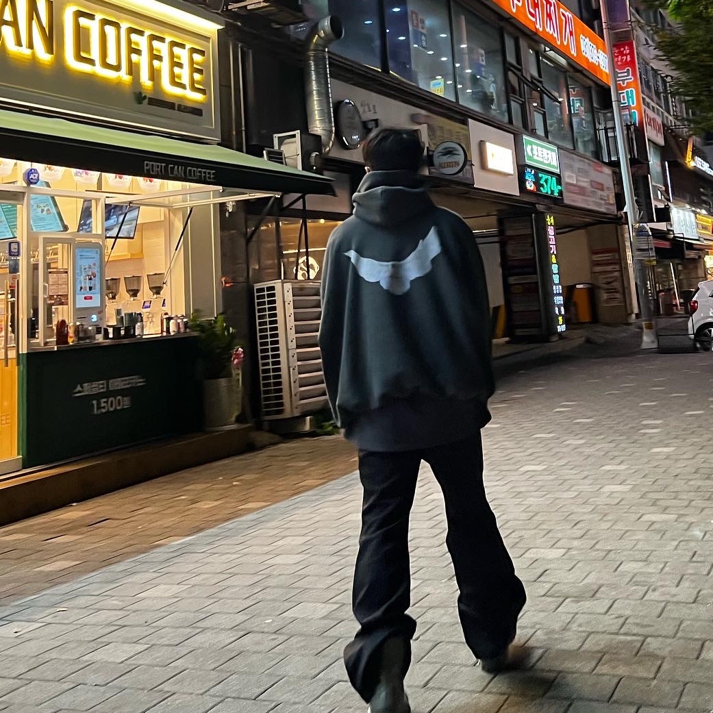 Yeezy Gap Engineered By Balenciaga Dove Hoodie Black 착용 스타일 - 5