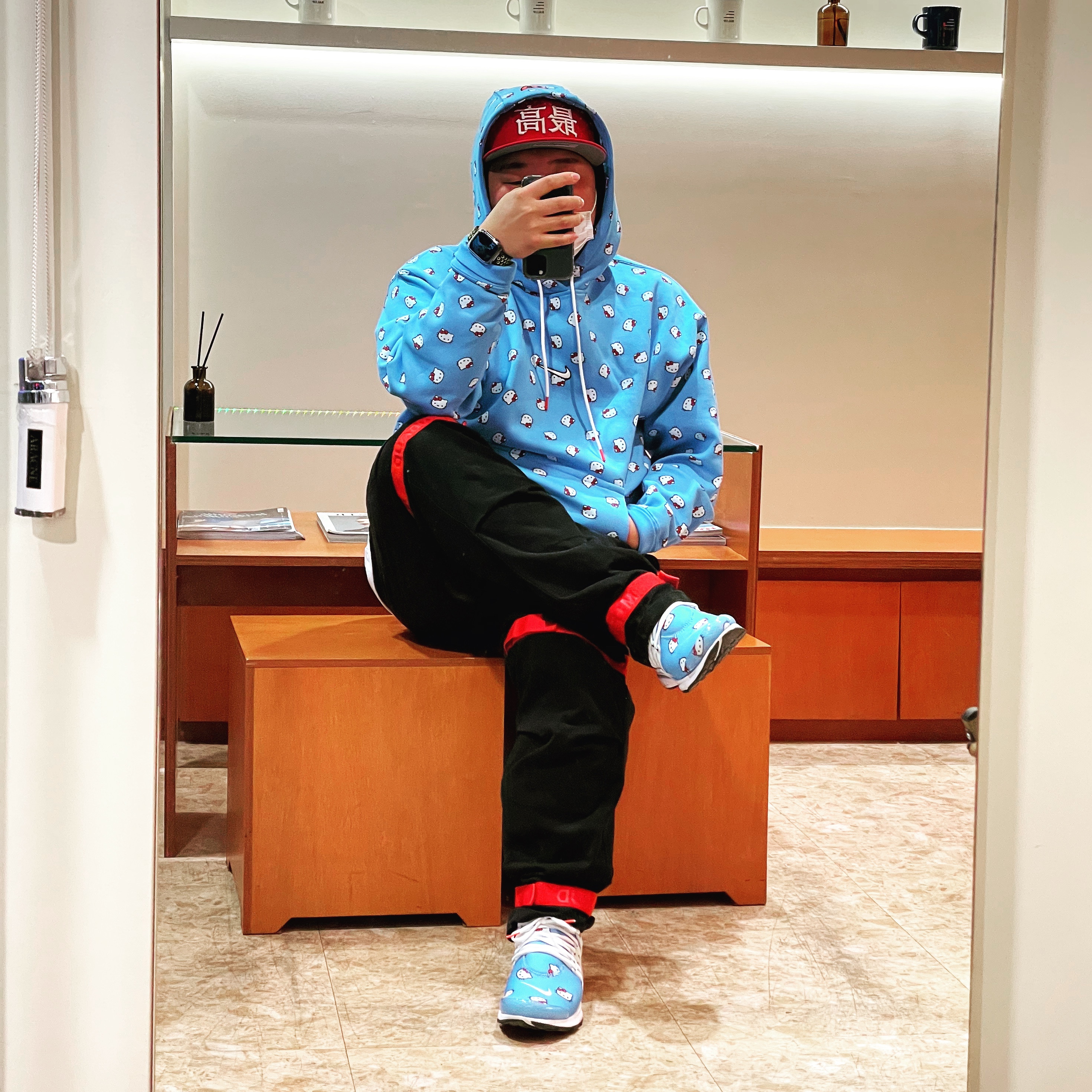 Supreme Champions Box Logo New Era Red - 21SS, Nike x Hello Kitty NRG Fleece Hoodie Blue - US/EU 착용 스타일