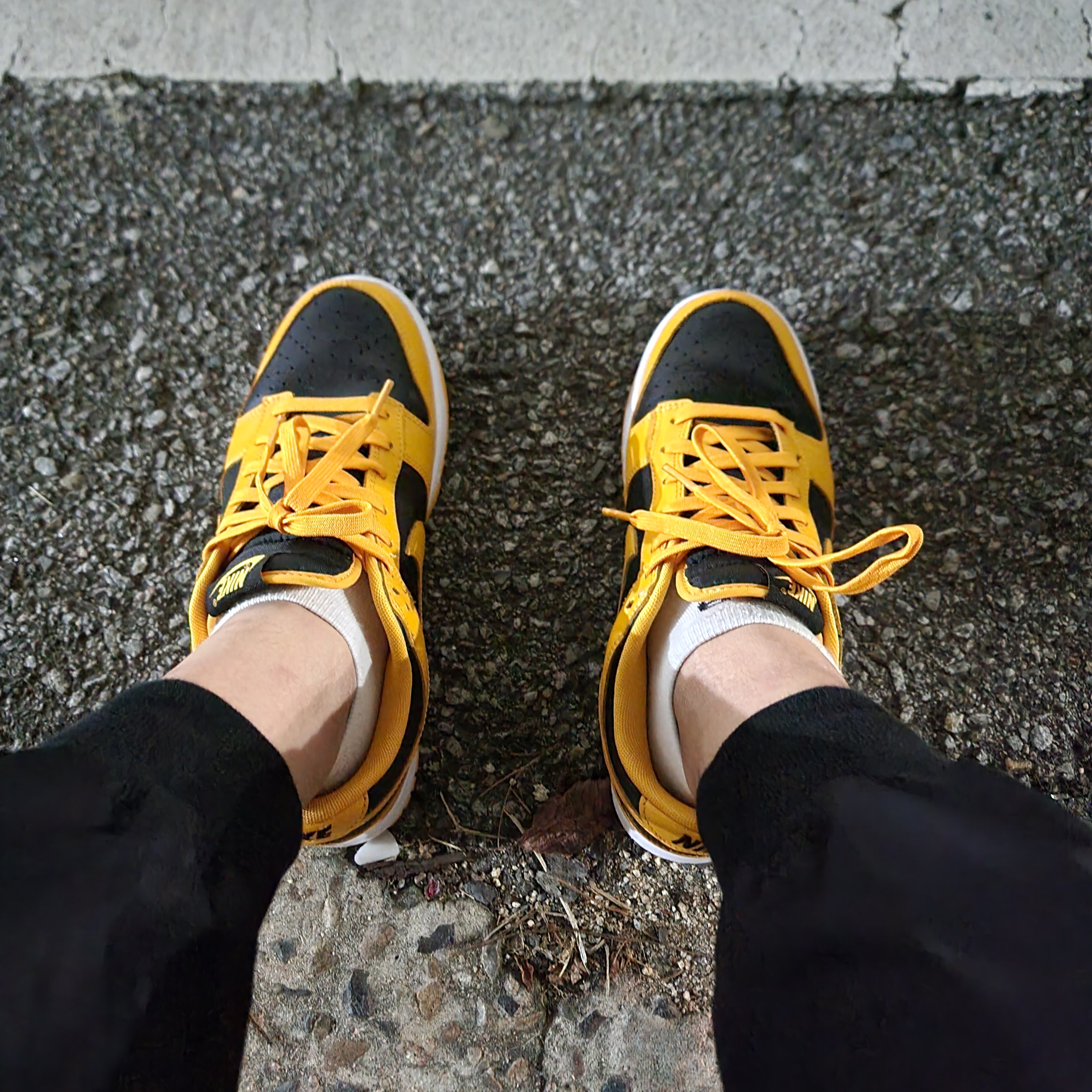 Nike Dunk Low Retro Championship Goldenrod 착용 스타일 - 1