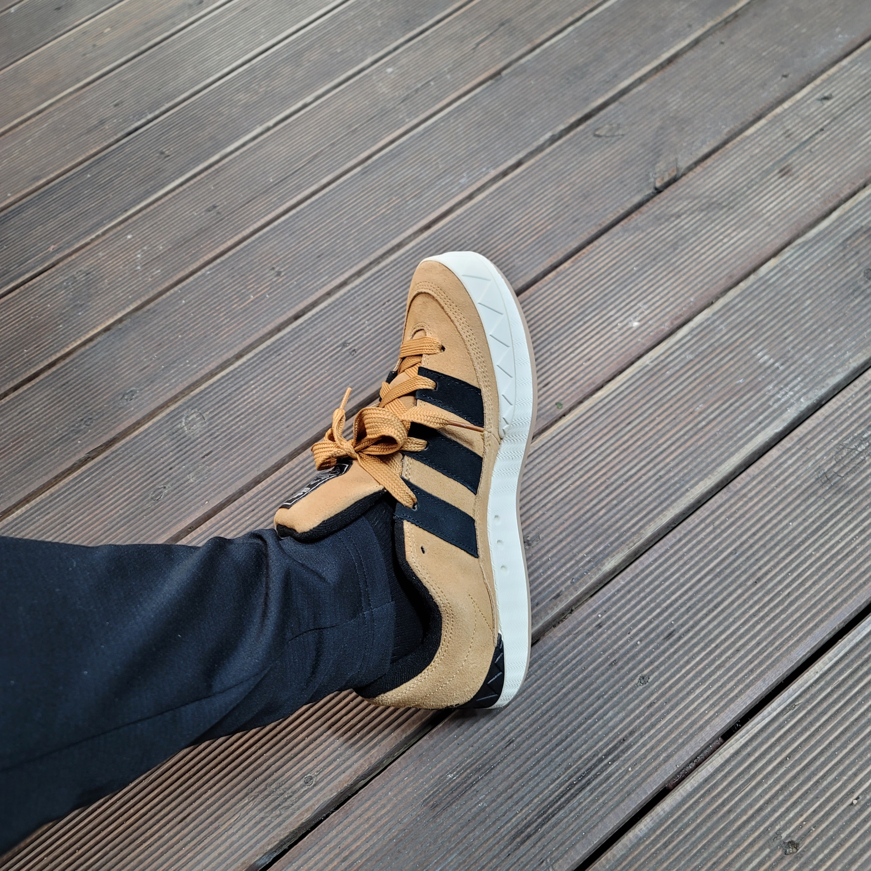 Adidas x Atmos Adimatic OG Shoebox 착용 스타일 - 5