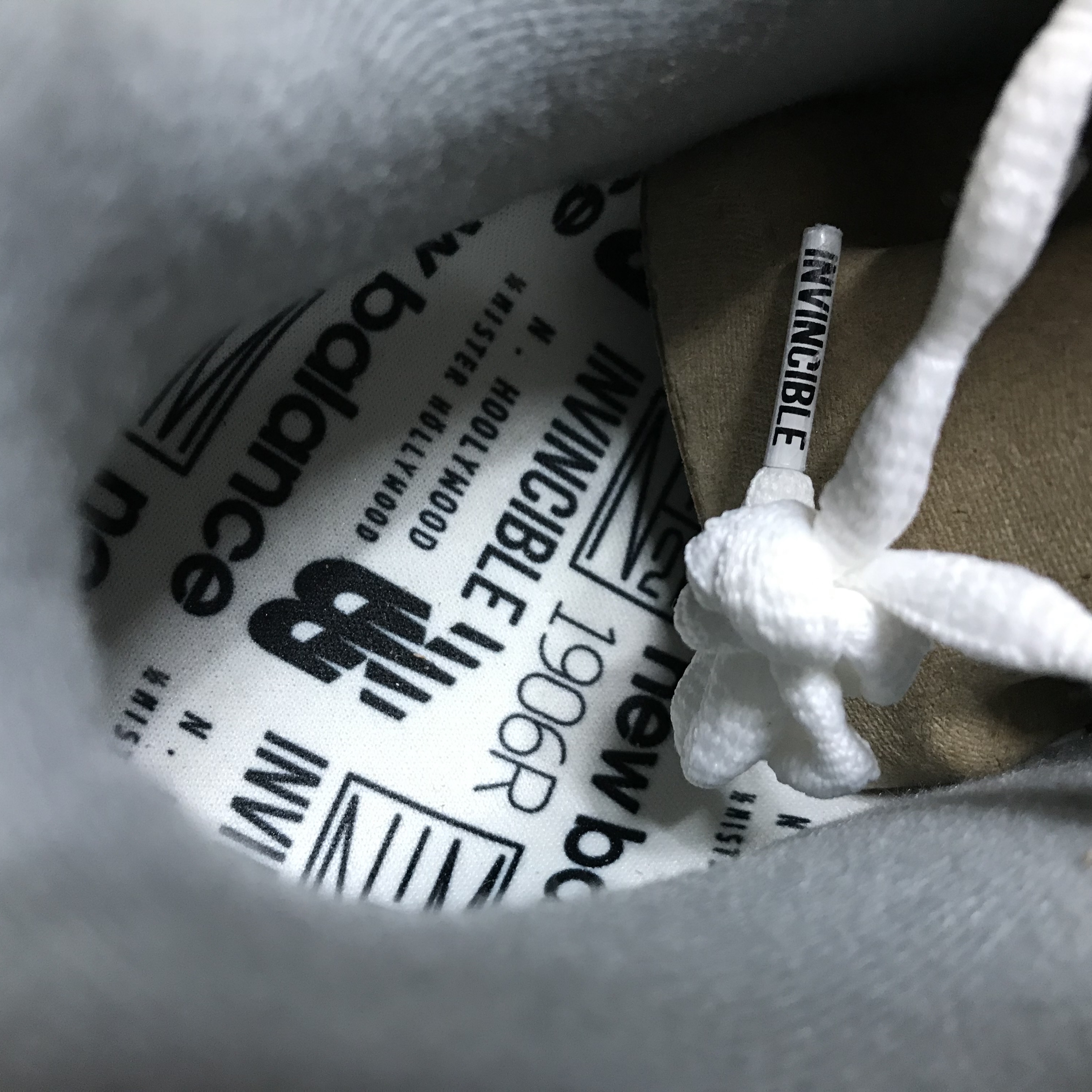 New Balance x Invincible x N.Hoolywood 1906R Gray 착용 스타일 - 2