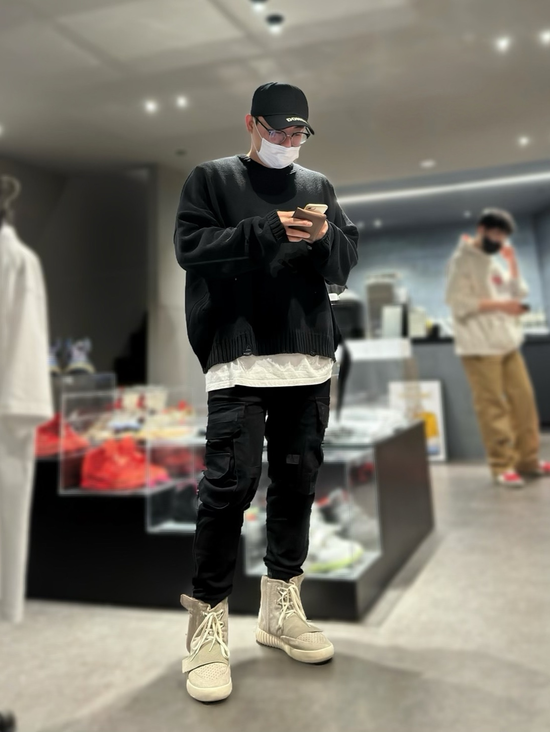 Adidas Yeezy Boost 750 OG Light Brown 착용 스타일