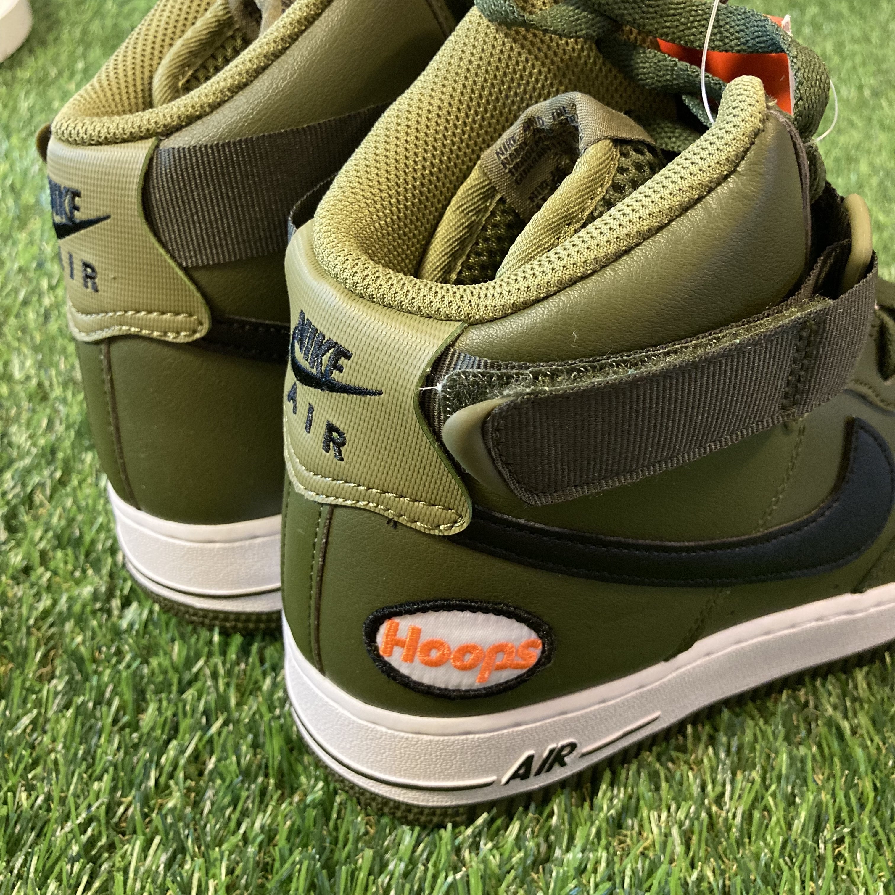 Nike Air Force 1 High '07 LV8 Hoops Rough Green 착용 스타일 - 5