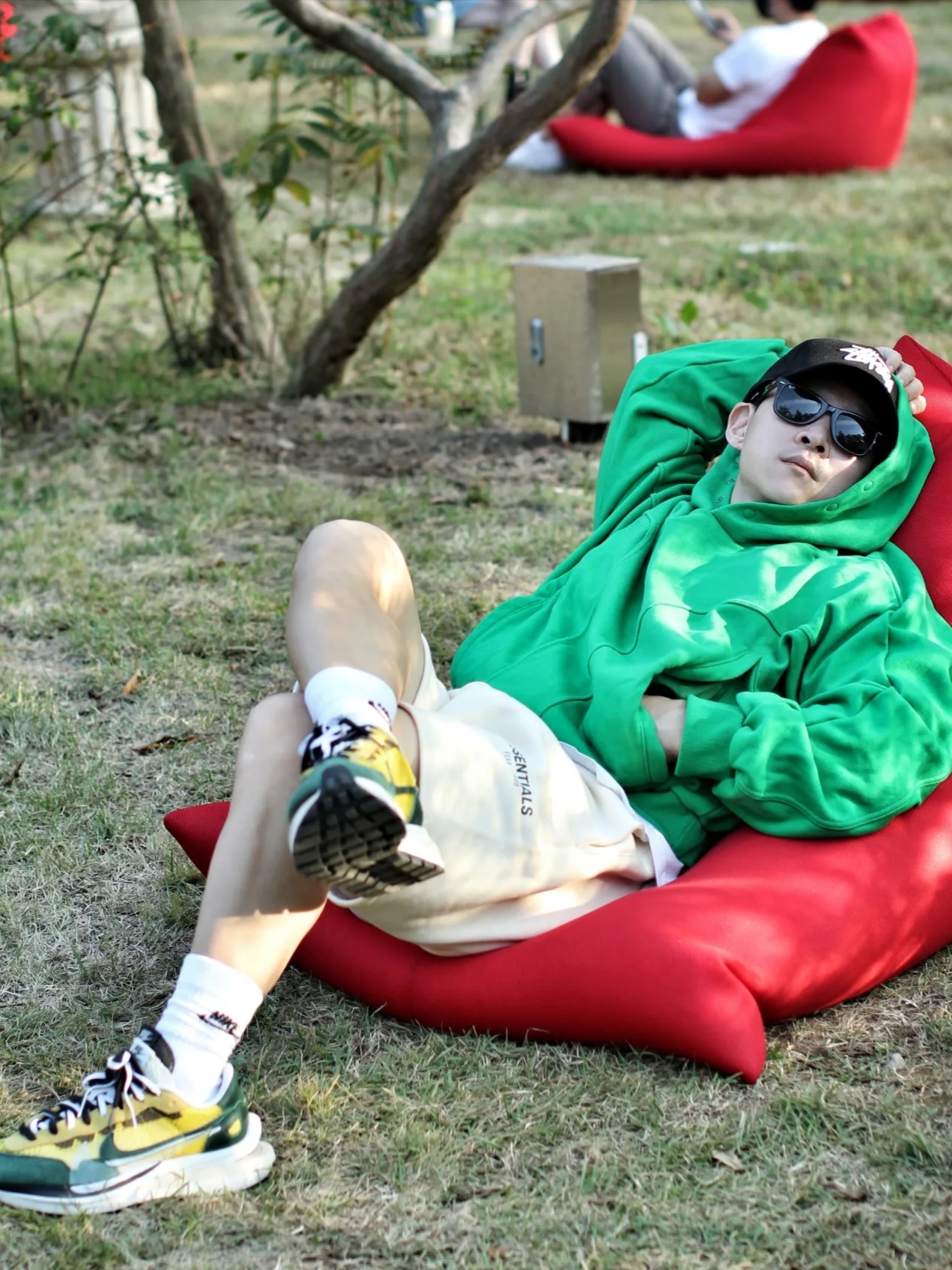 Nike x Sacai VaporWaffle Tour Yellow & Gorge Green Sail, Essentials Sweatshorts Cream - 21SS 착용 스타일 - 1
