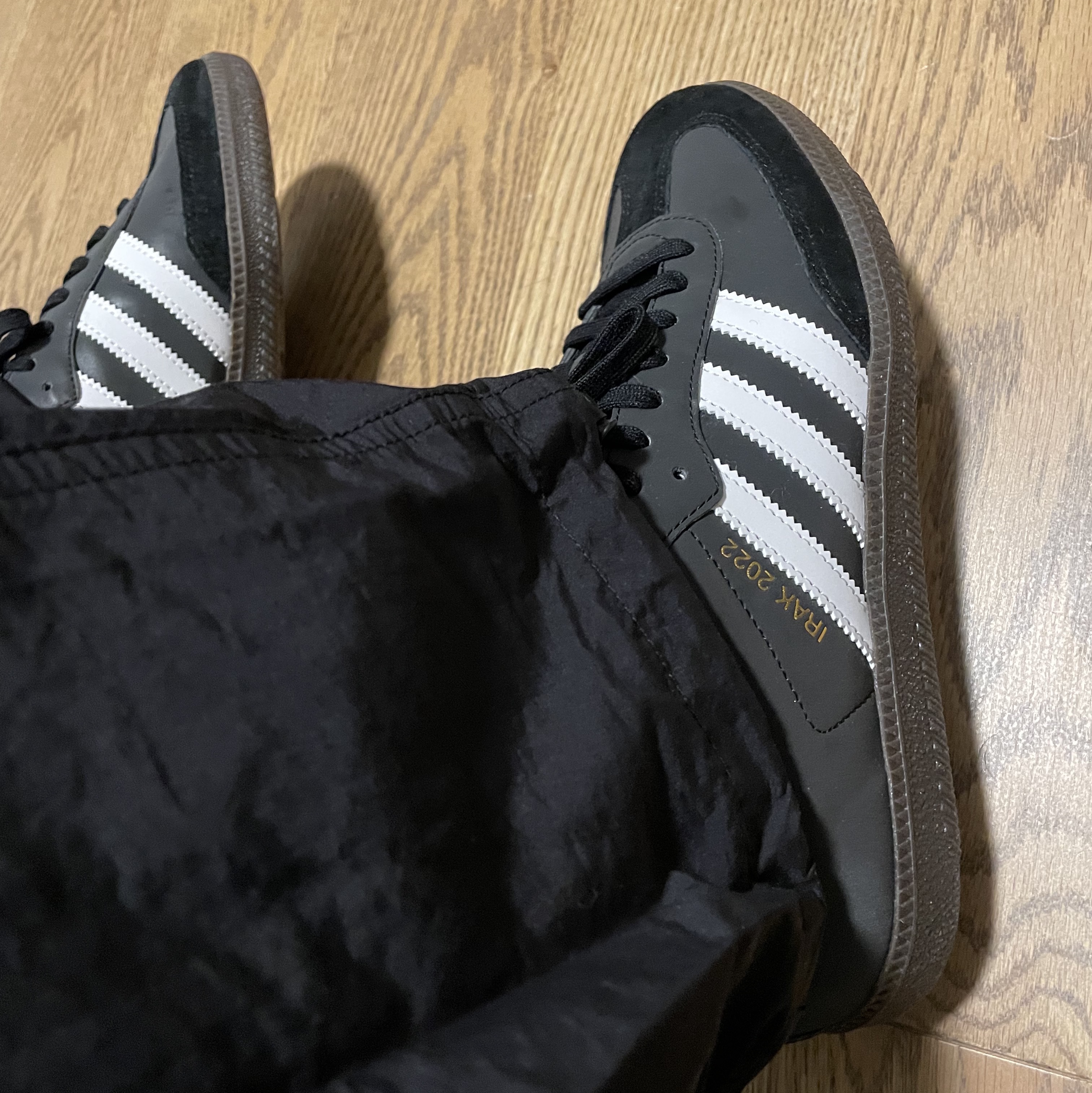 Adidas x Irak Samba Core Black 착용 스타일 - 4