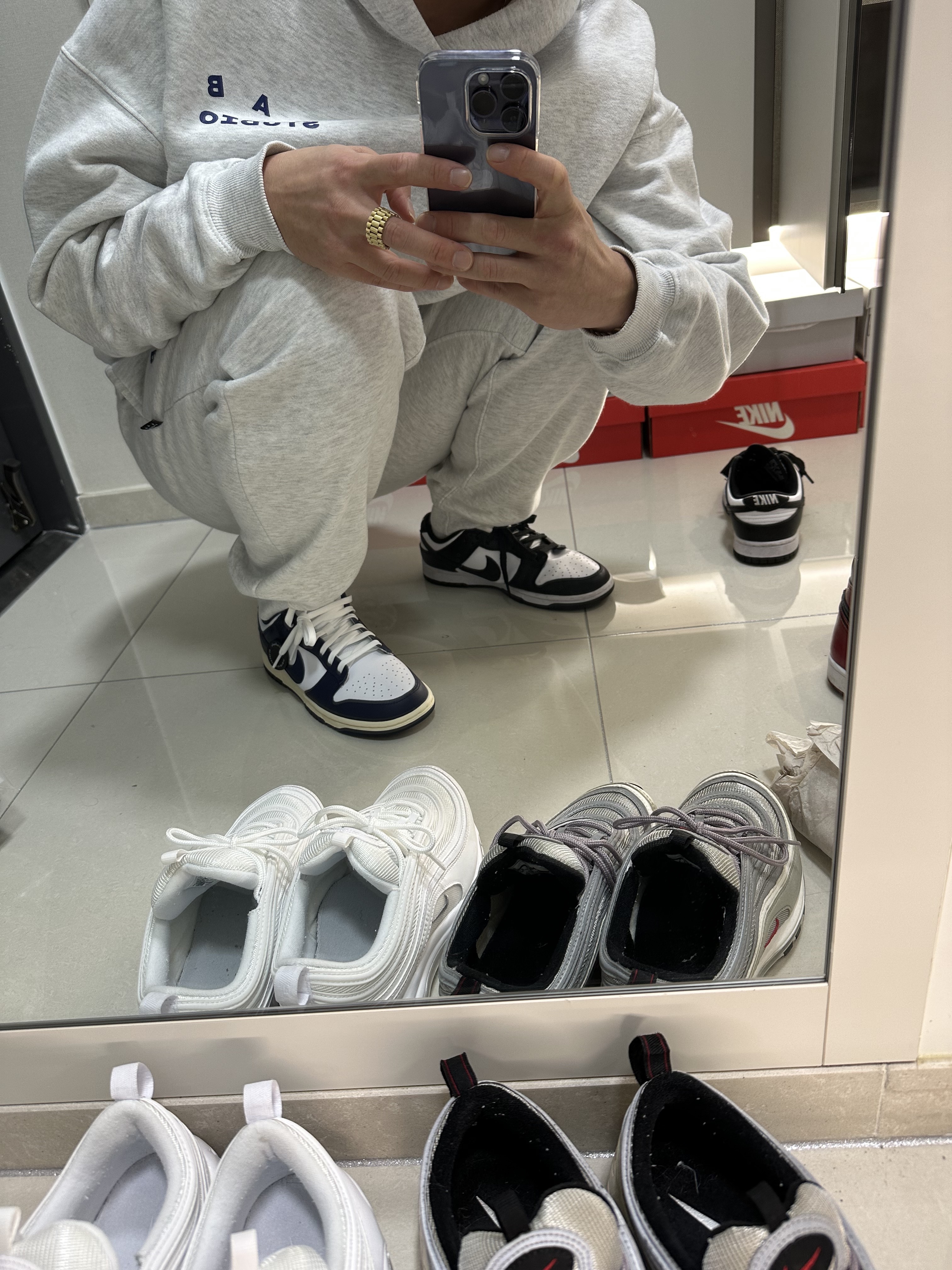 IAB Studio Hoodie Light Gray, IAB Studio Sweatpants Light Gray - 19FW 착용 스타일