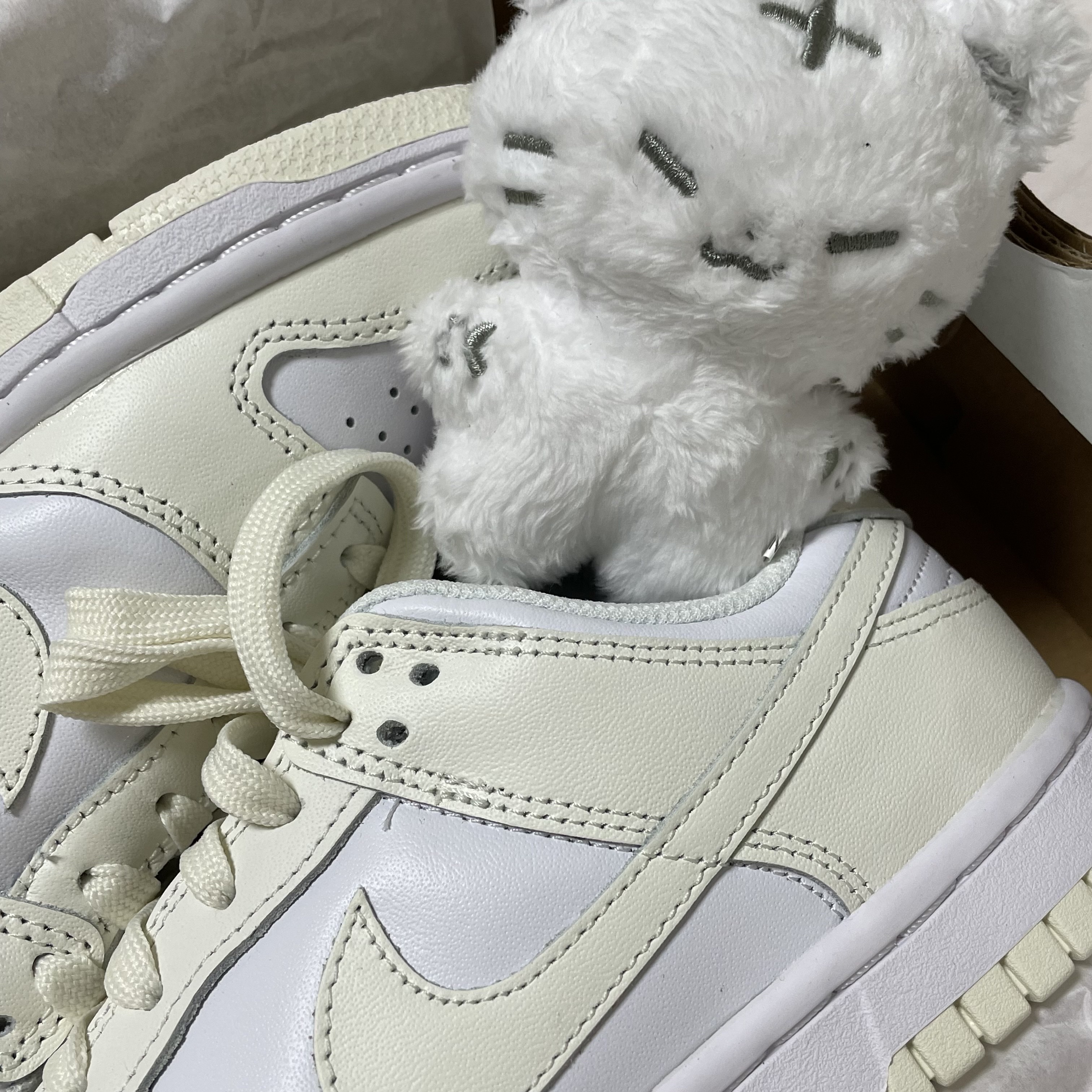 (W) Nike Dunk Low White and Sail 착용 스타일 - 3