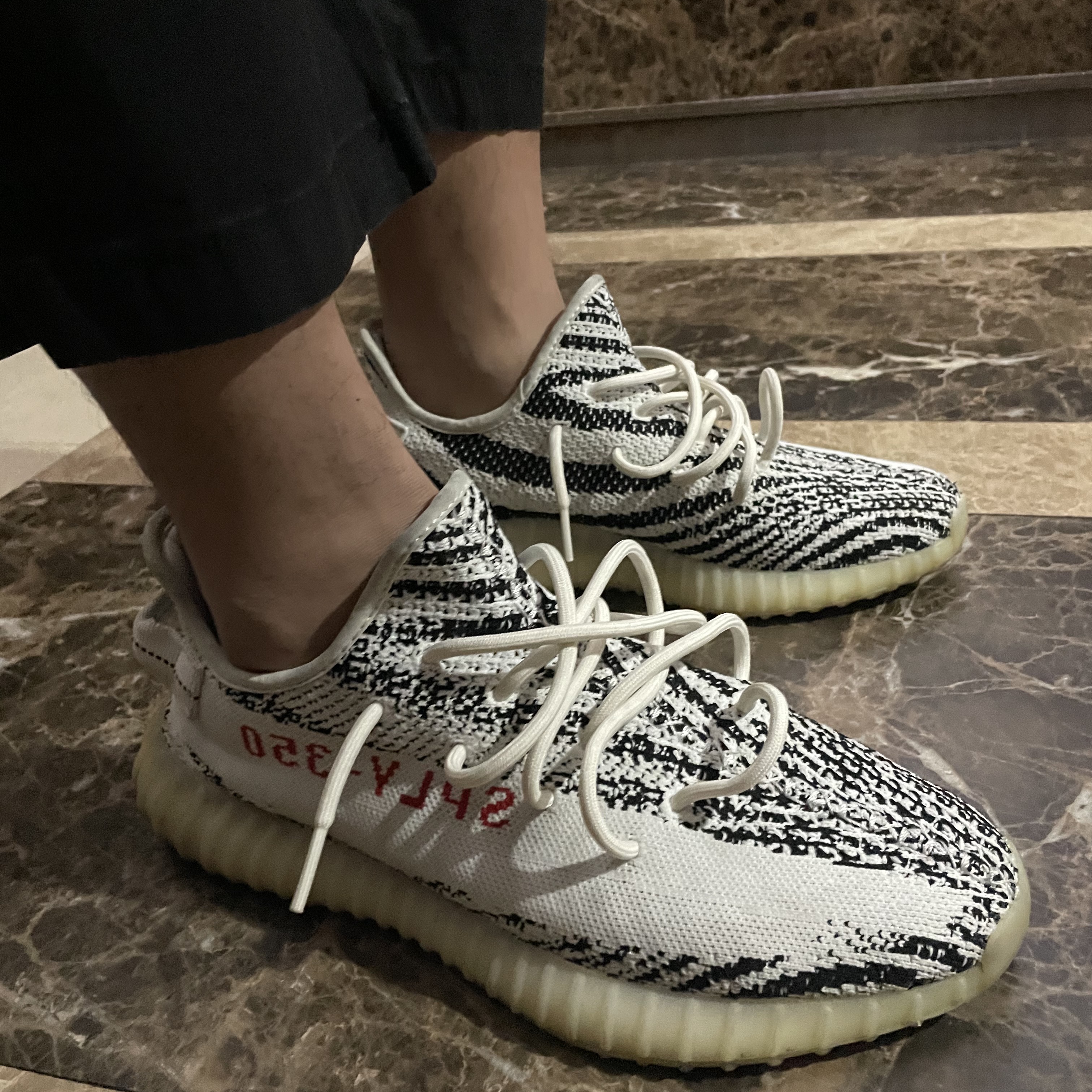 Adidas Yeezy Boost 350 V2 Zebra 2017/2019/2020, Essentials Knit Pullover Sweater Linen - Ssense Exclusive 착용 스타일 - 2