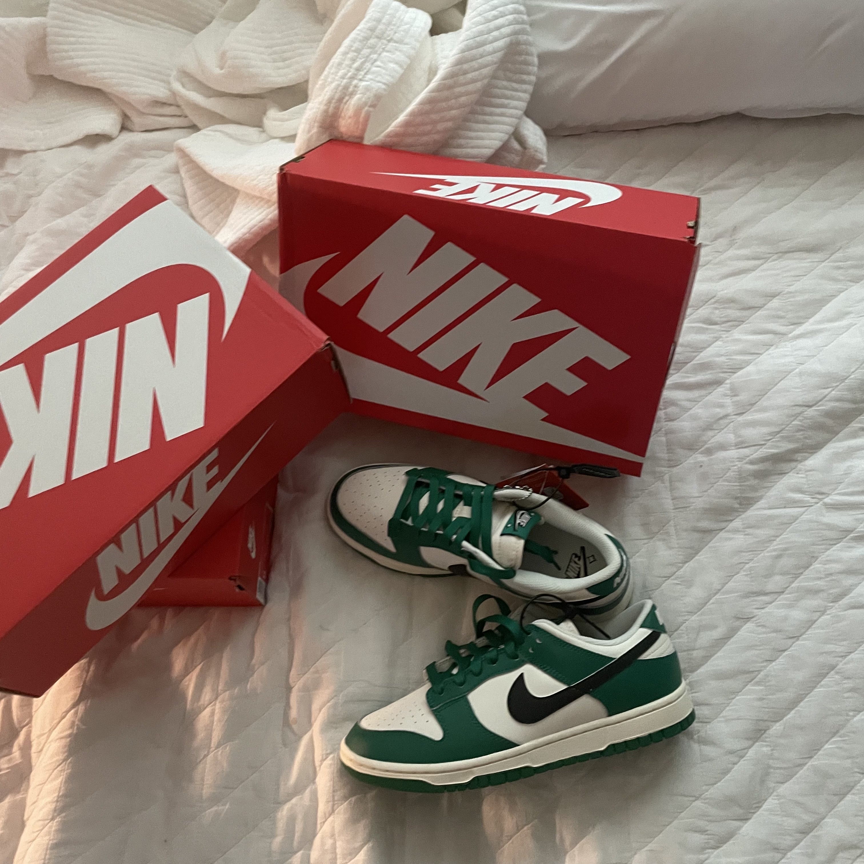Nike Dunk Low Retro SE Jackpot Malachite 착용 스타일 - 2