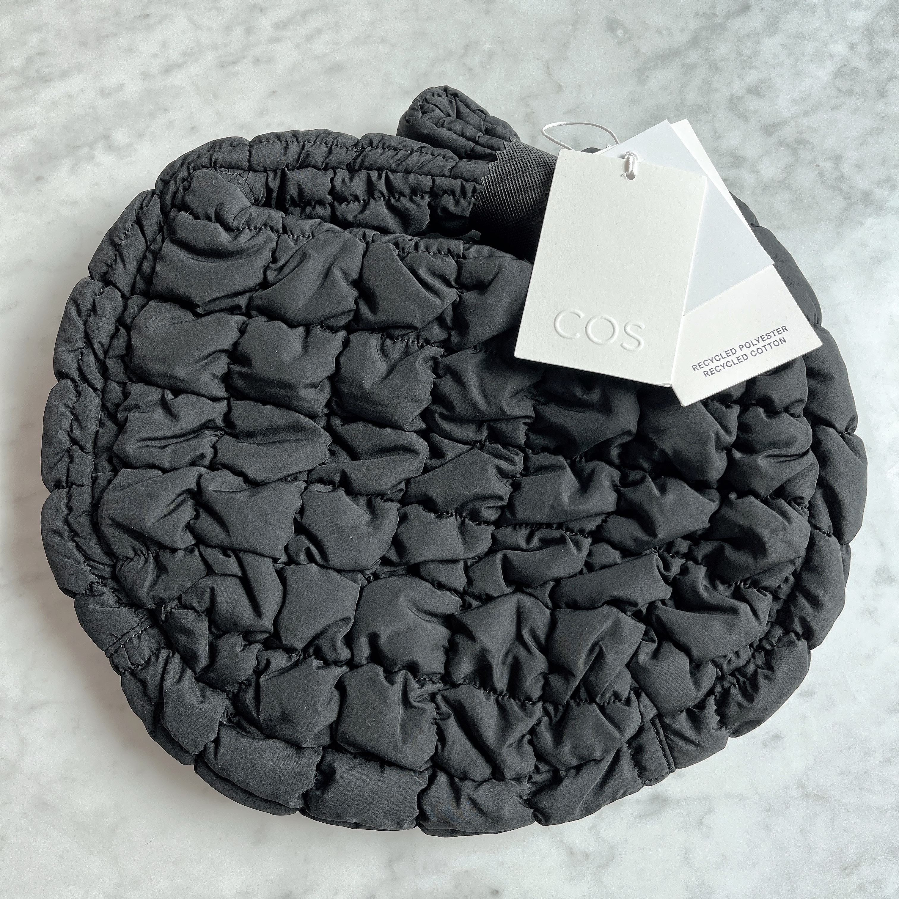COS Quilted Mini Bag Black 착용 스타일